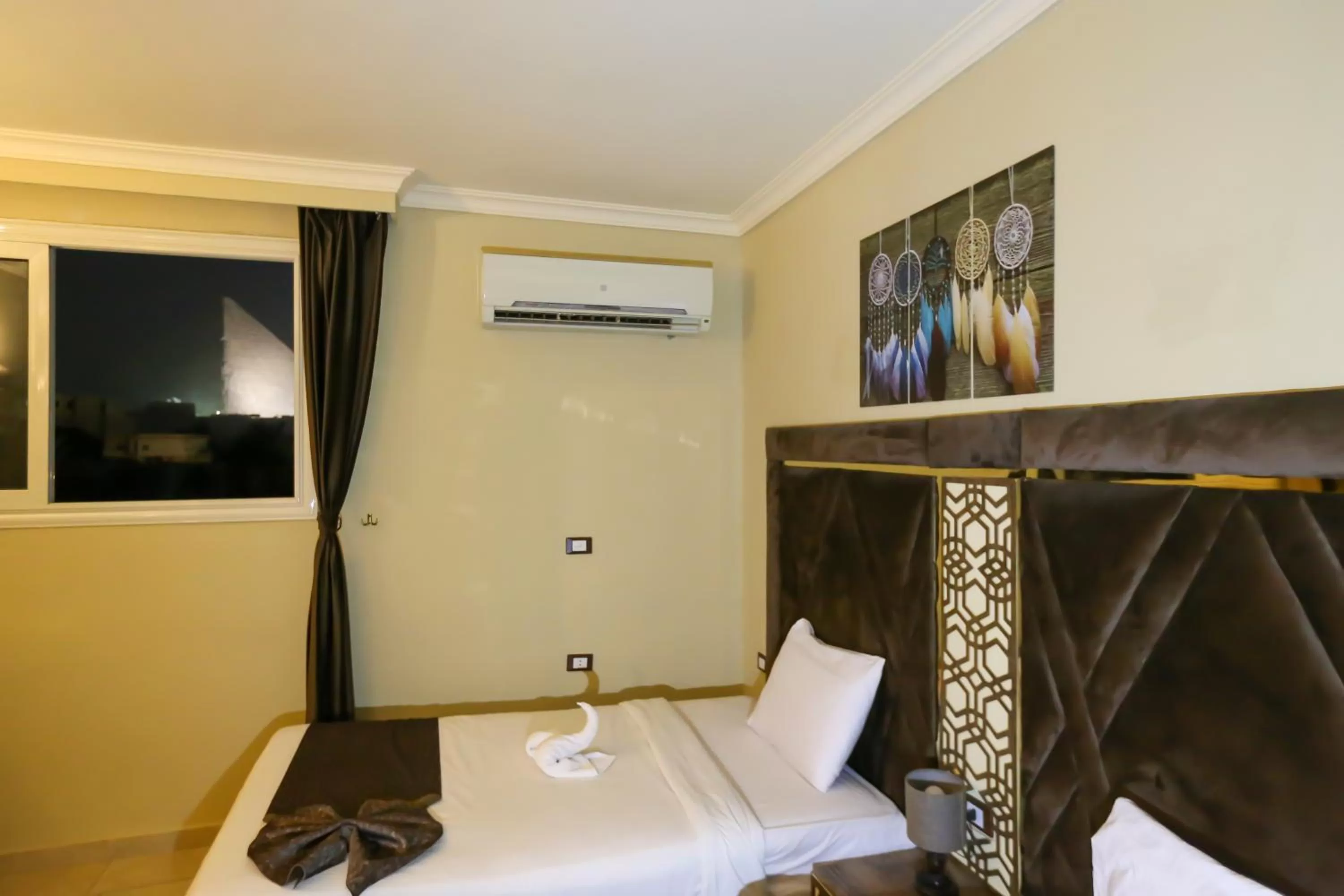 Bed in King Cheops Inn - Pyramid View