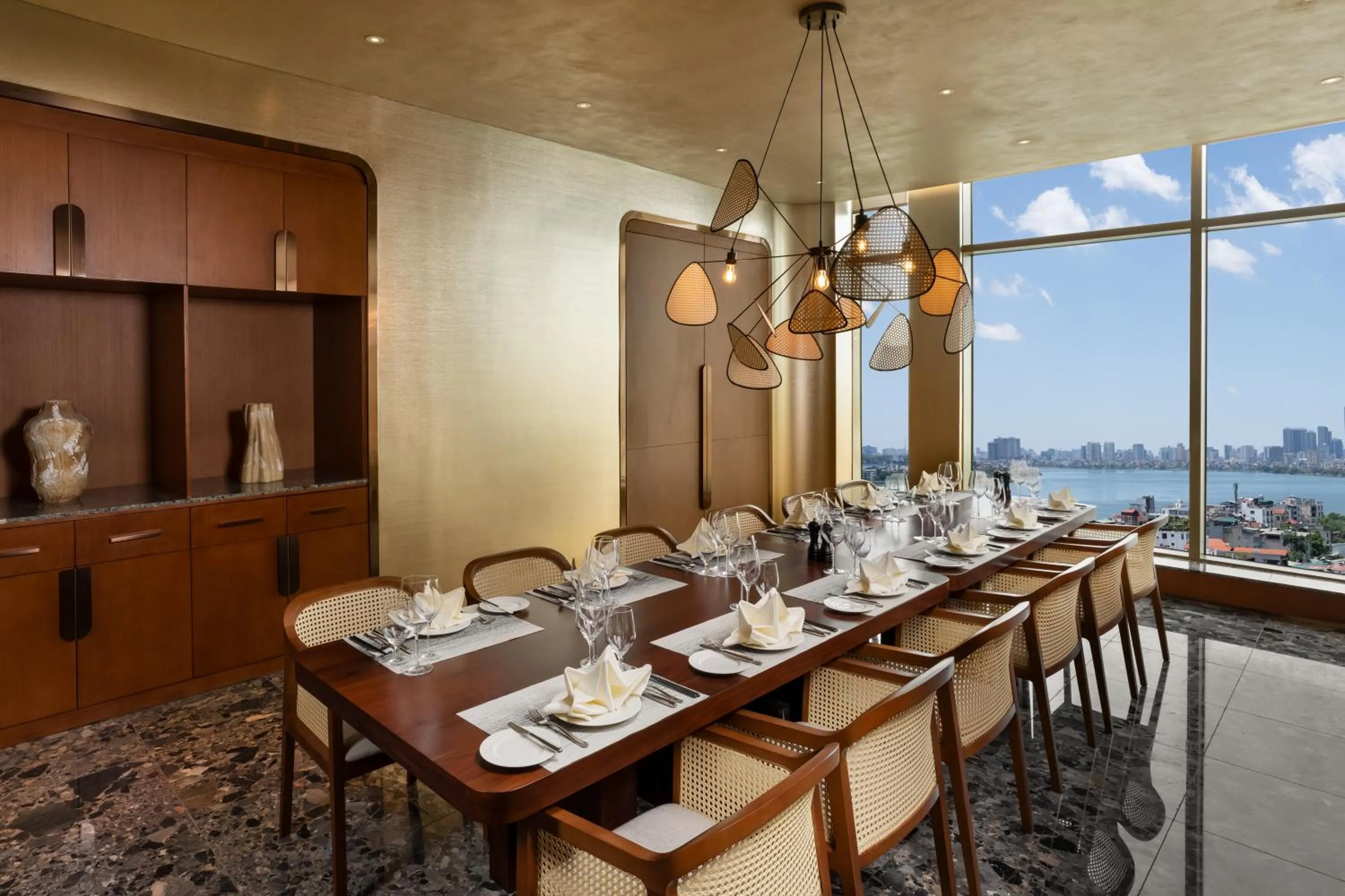 Restaurant/places to eat in L7 WEST LAKE HANOI by LOTTE HOTELS