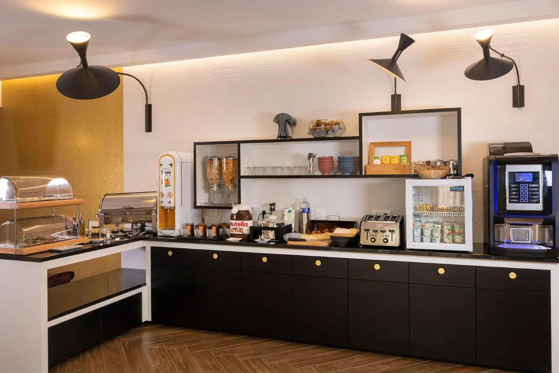 Food and drinks in Hotel Elysees 8 Food and drinks in Hotel Elysees 8