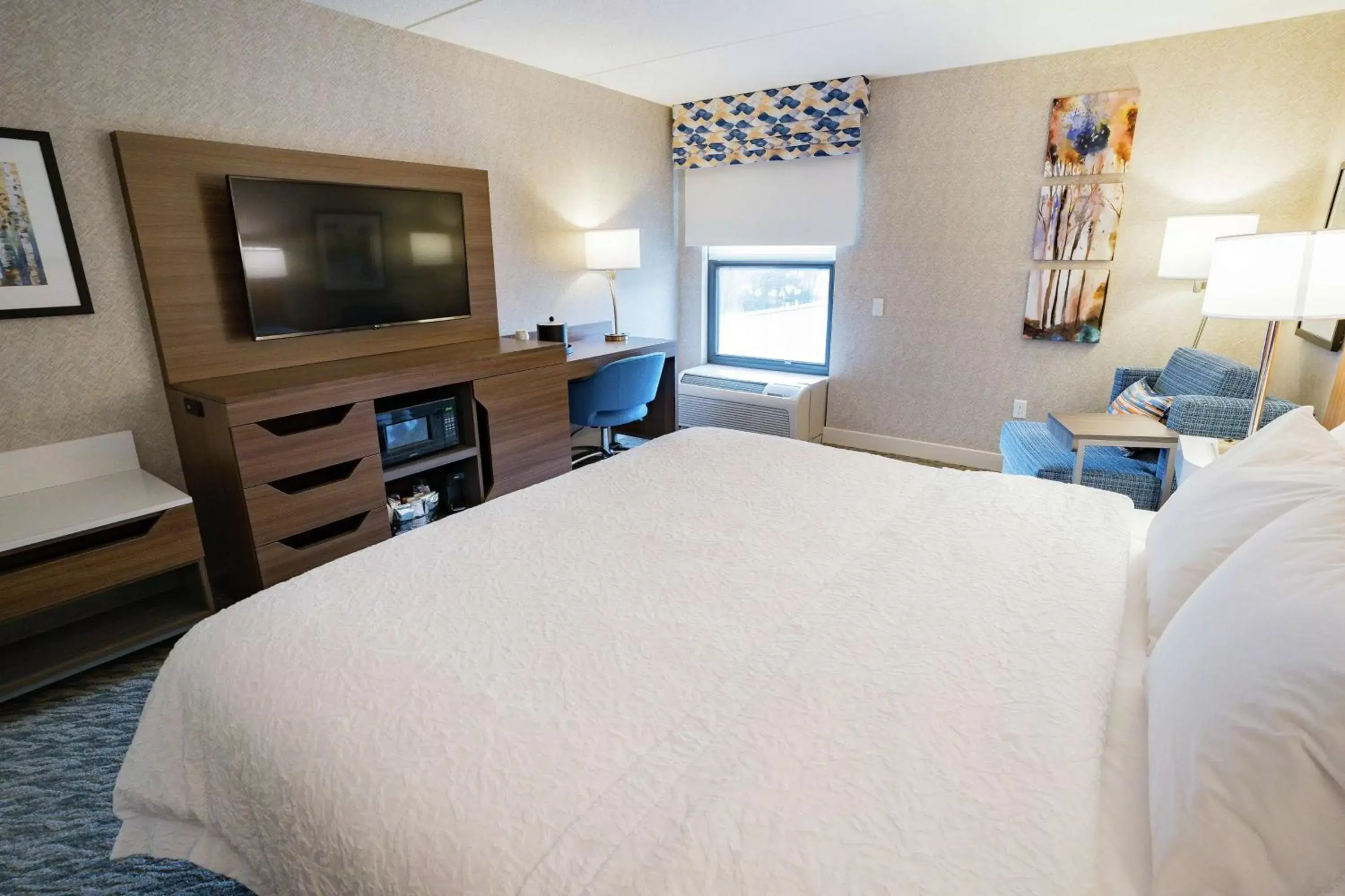 Bedroom, Bed in Hampton Inn Clarks Summit