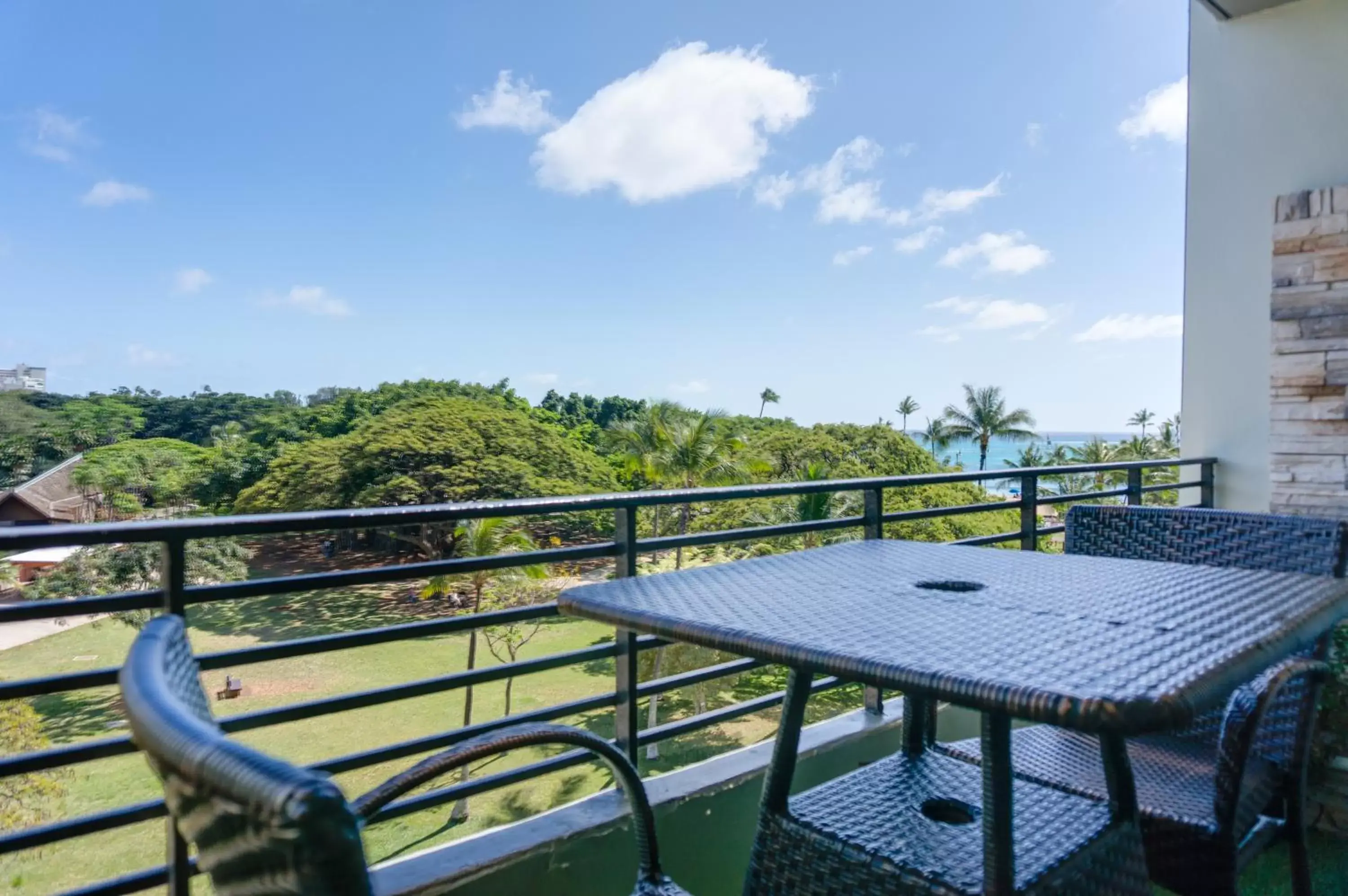 Balcony/Terrace in Castle Waikiki Grand Hotel