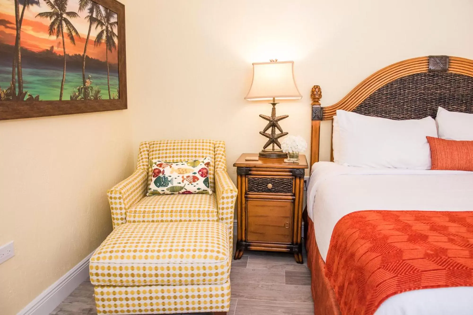 Seating area, Bed in Coconut Bay Resort - Key Largo