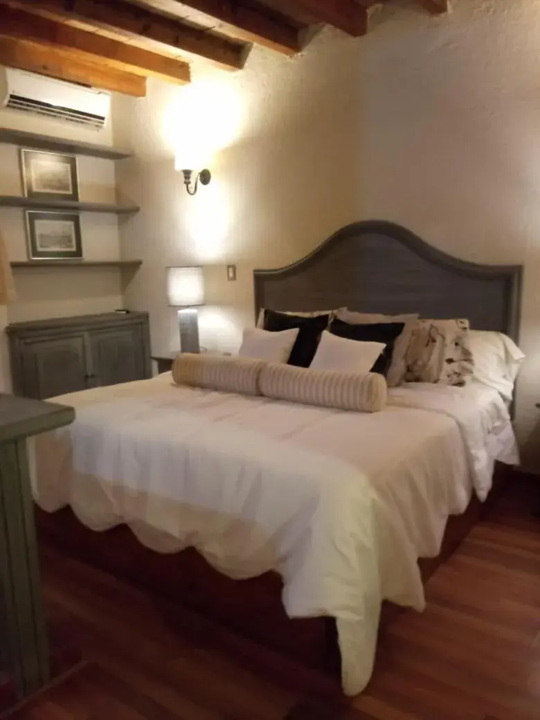 Bed in Meson De La Merced Hotel & Suites