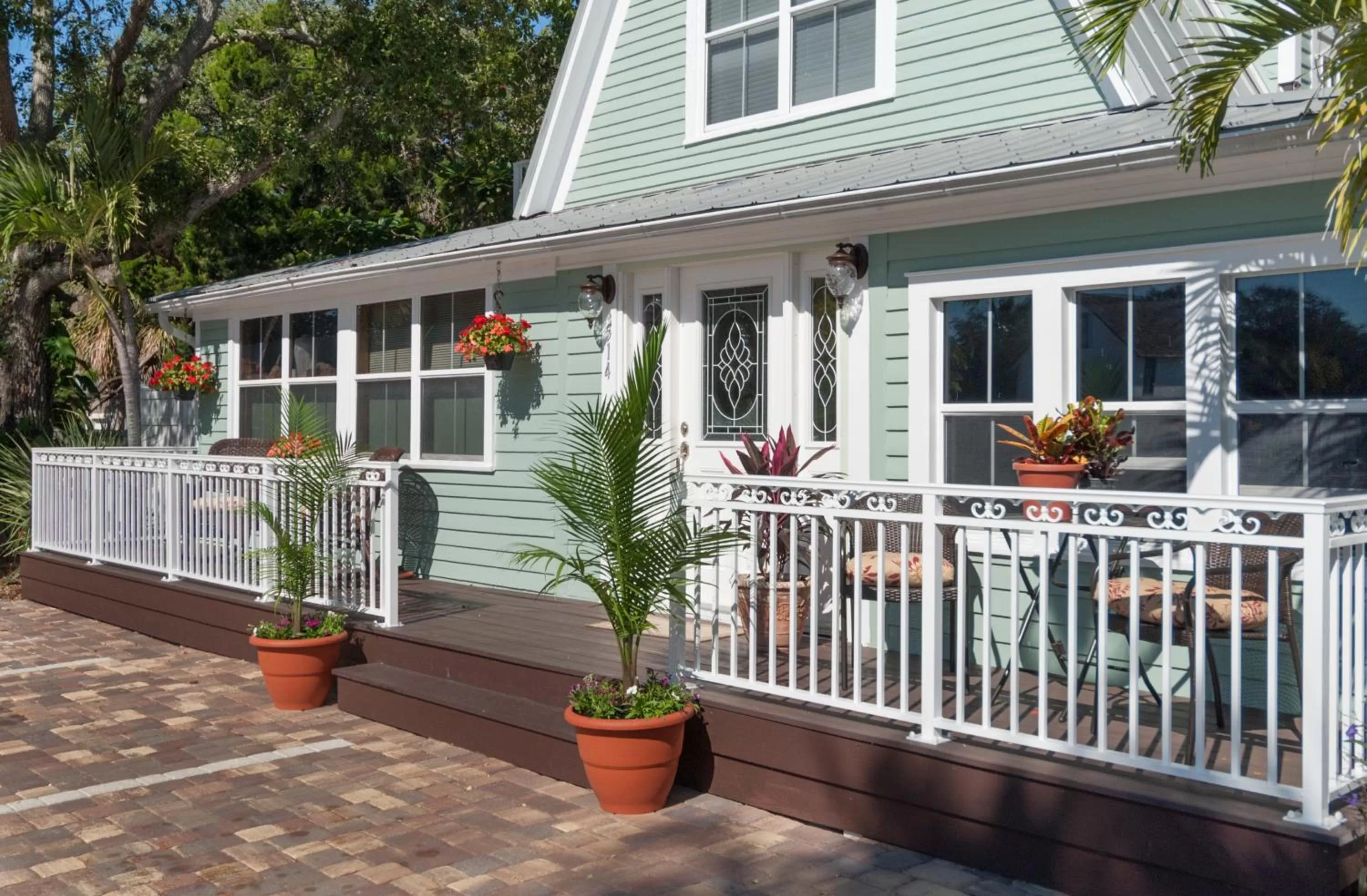 Facade/entrance in SeaGlass Inn Bed and Breakfast