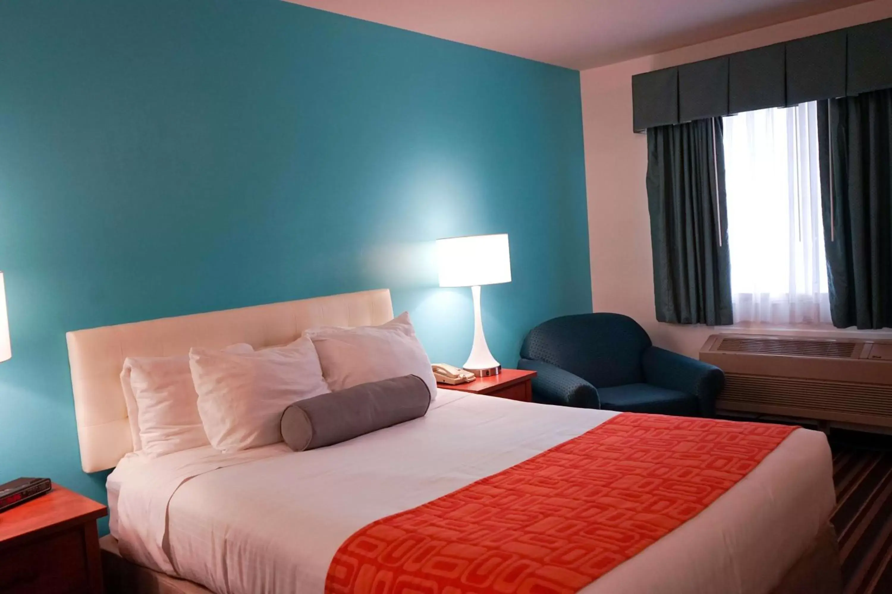 Photo of the whole room, Bed in Howard Johnson by Wyndham Salinas Photo of the whole room, Bed in Howard Johnson by Wyndham Salinas