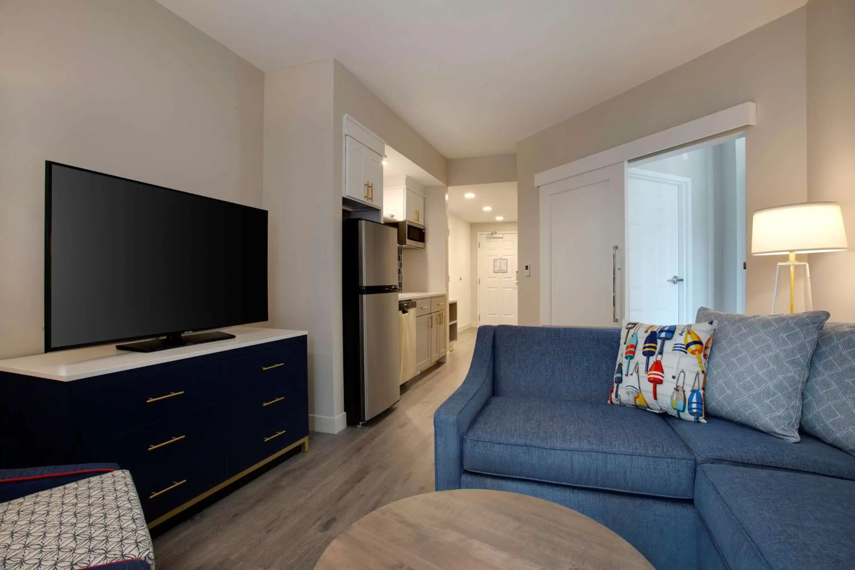 Living room in Fenwick Shores, Tapestry Collection by Hilton Living room in Fenwick Shores, Tapestry Collection by Hilton