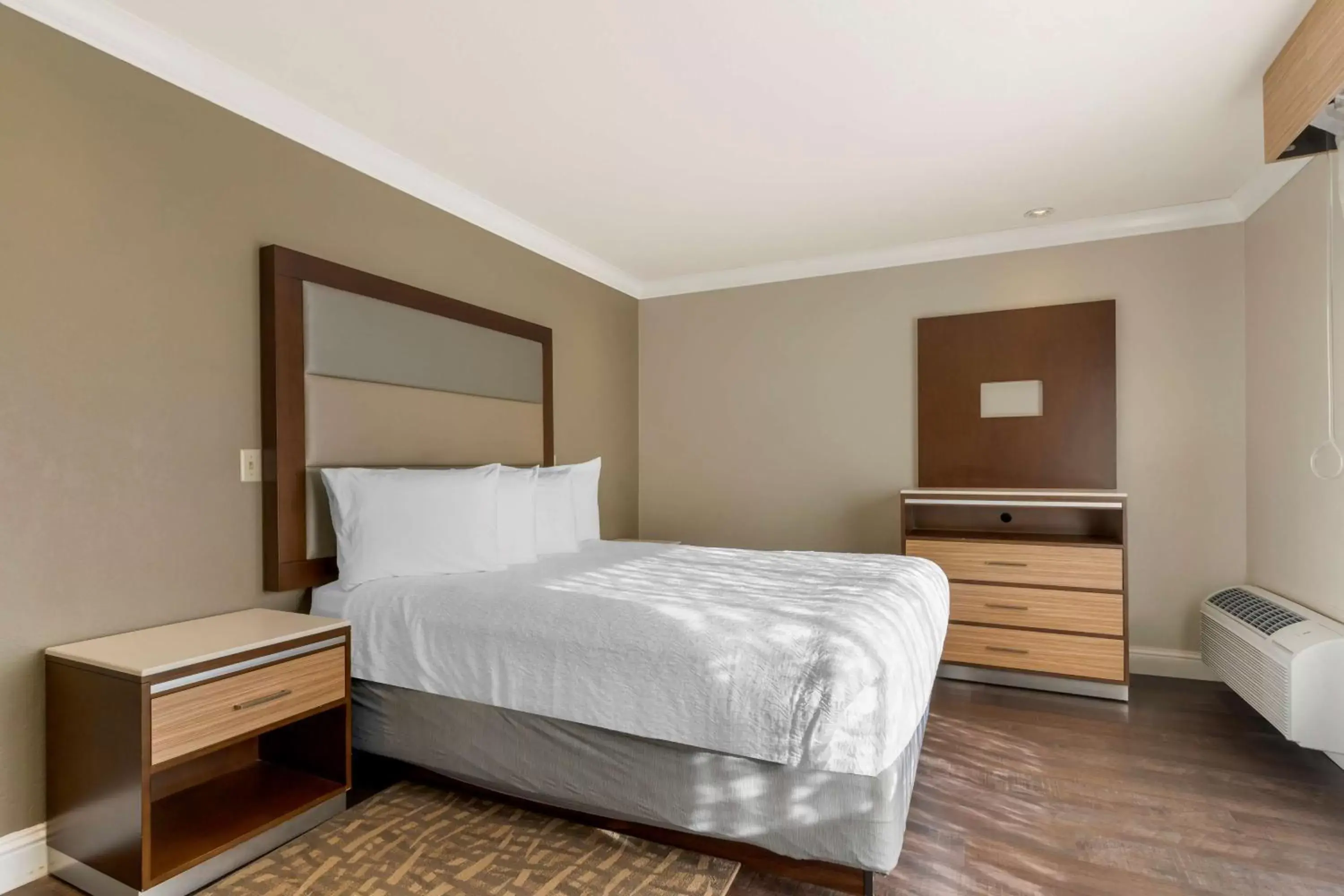 Bedroom, Bed in Best Western Plus Forest Park Inn
