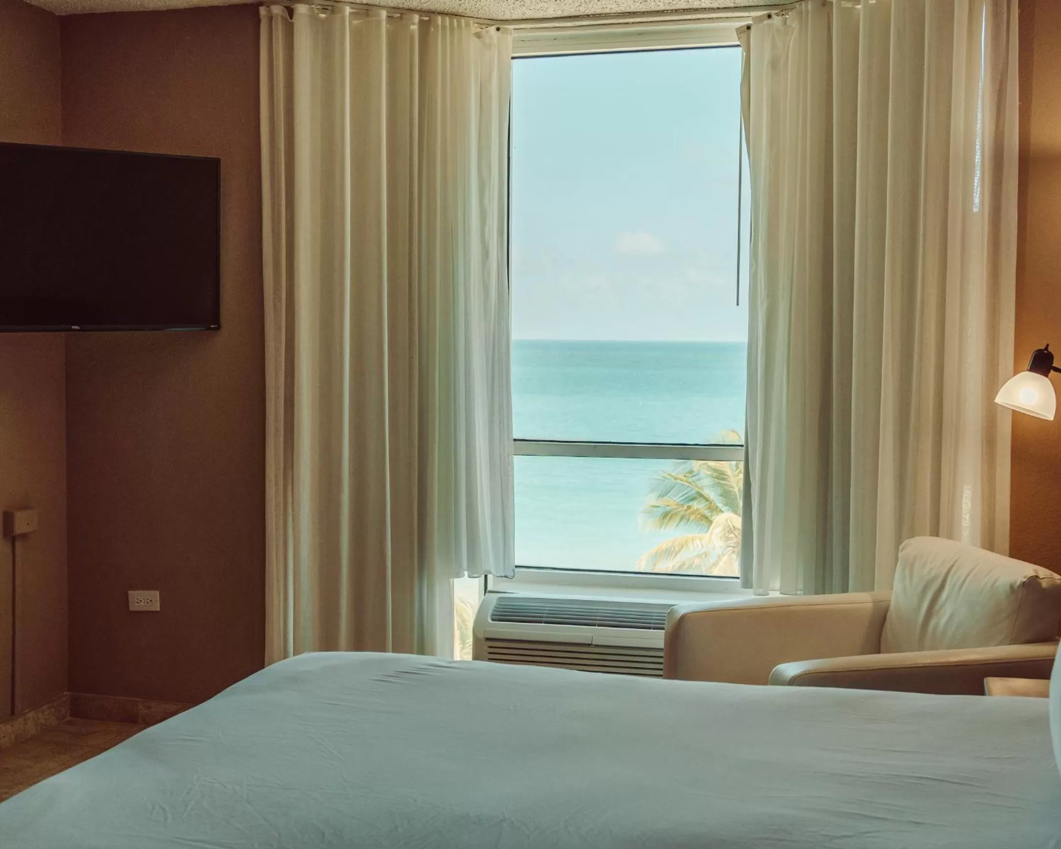 View (from property/room), Bed in San Juan Water & Beach Club Hotel