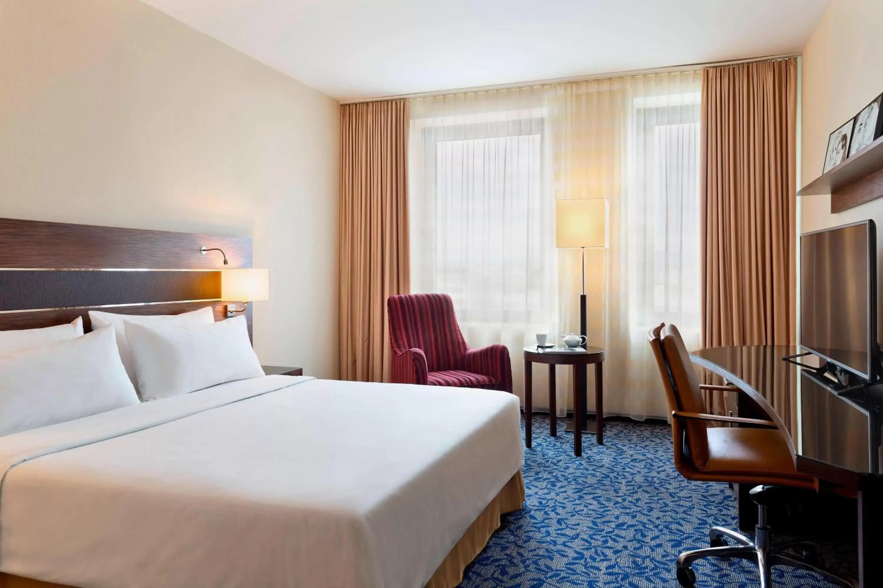 Photo of the whole room, Bed in Courtyard by Marriott Vienna Prater/Messe