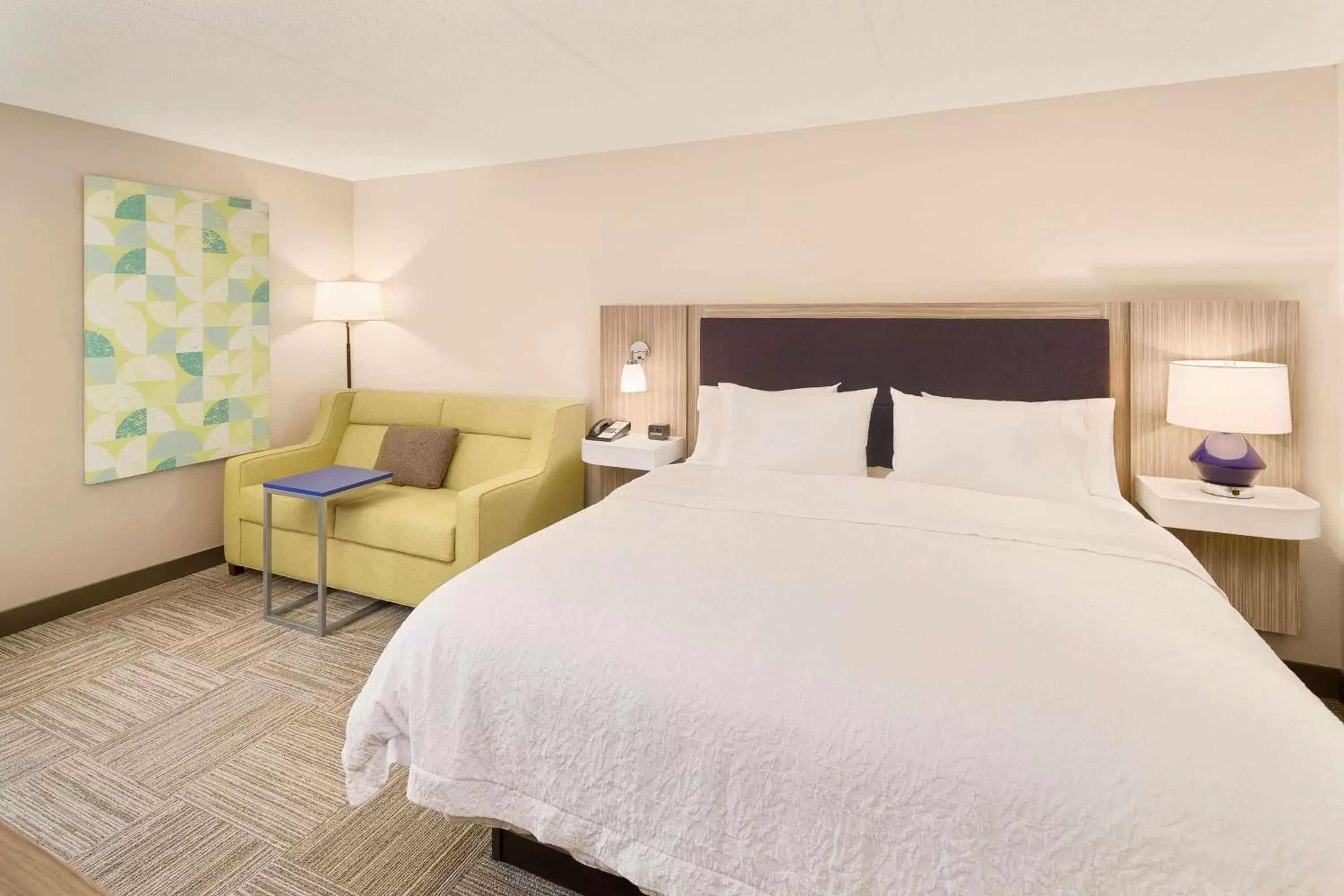 Bed in Hampton Inn Lagrange near Callaway Gardens Bed in Hampton Inn Lagrange near Callaway Gardens