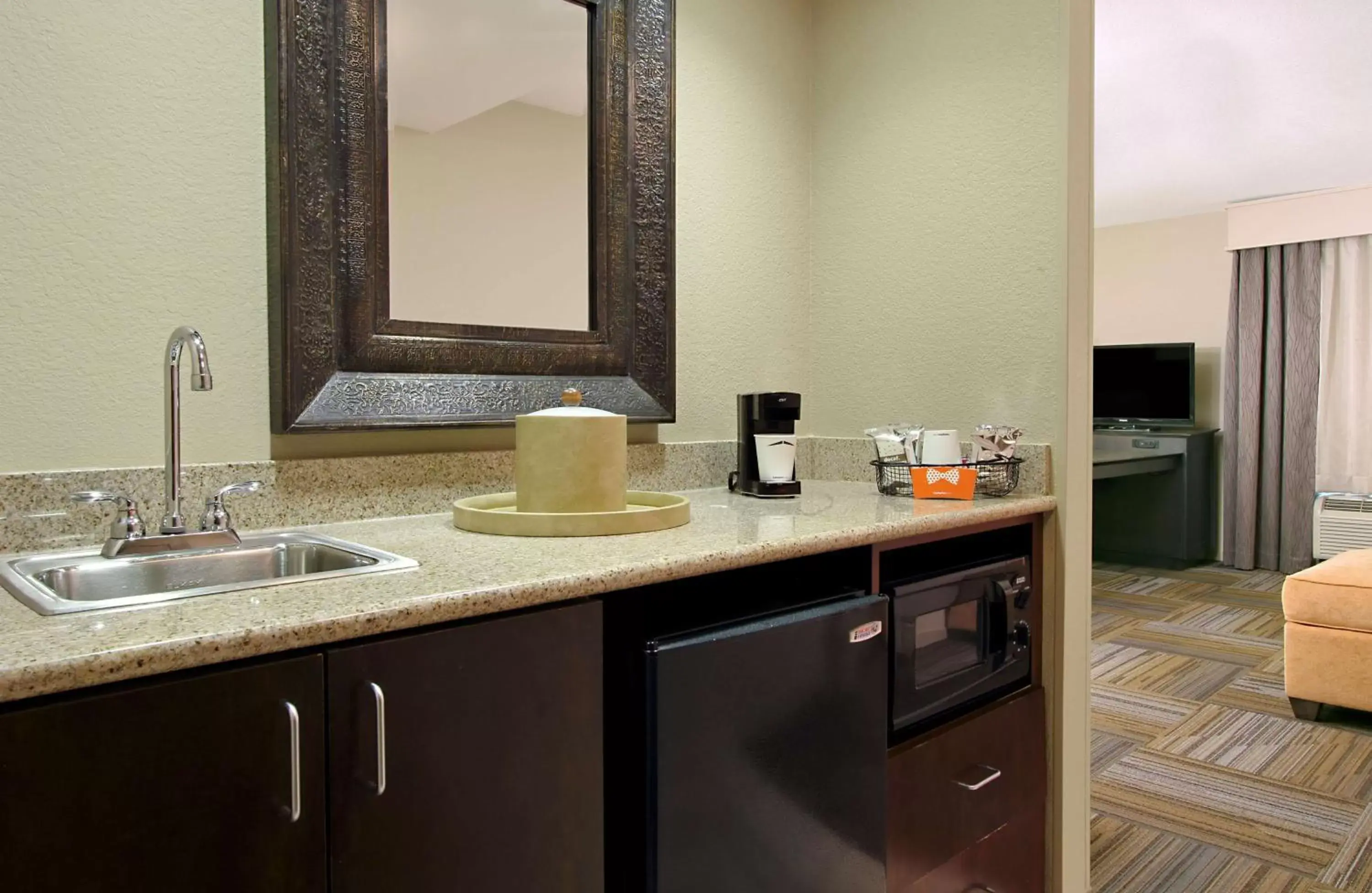 Kitchen or kitchenette, Kitchen/Kitchenette in Hampton Inn & Suites-Florence Downtown