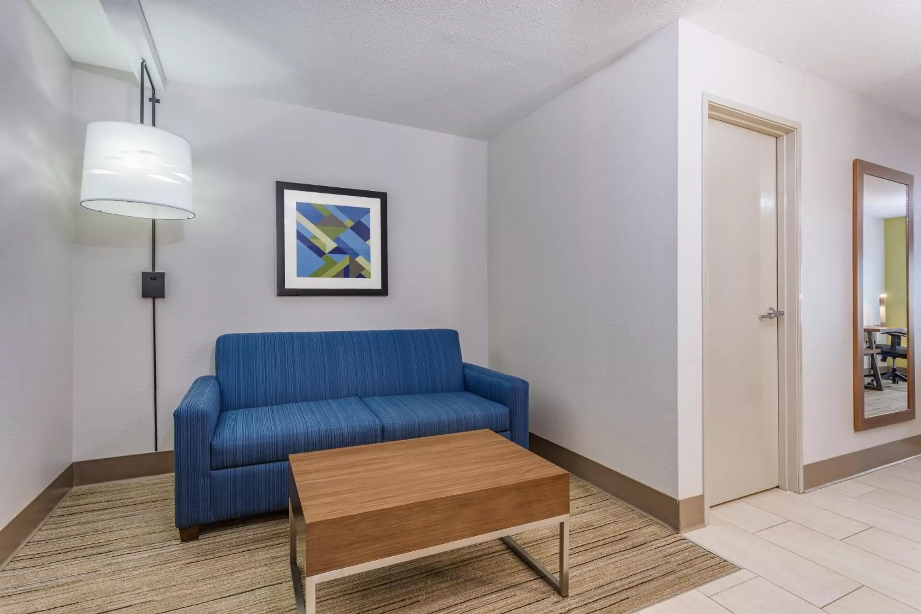 Photo of the whole room, Seating Area in Holiday Inn Express Scottsburg, an IHG Hotel