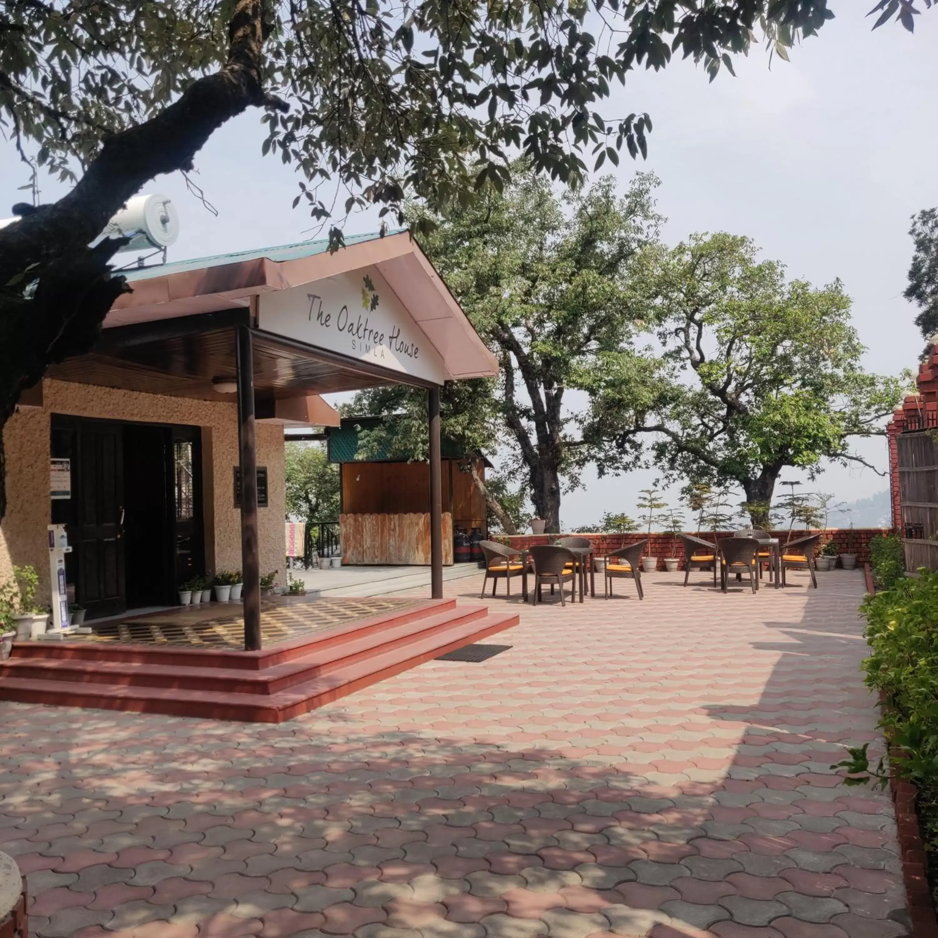 Property building in The Oaktree House Property building in The Oaktree House