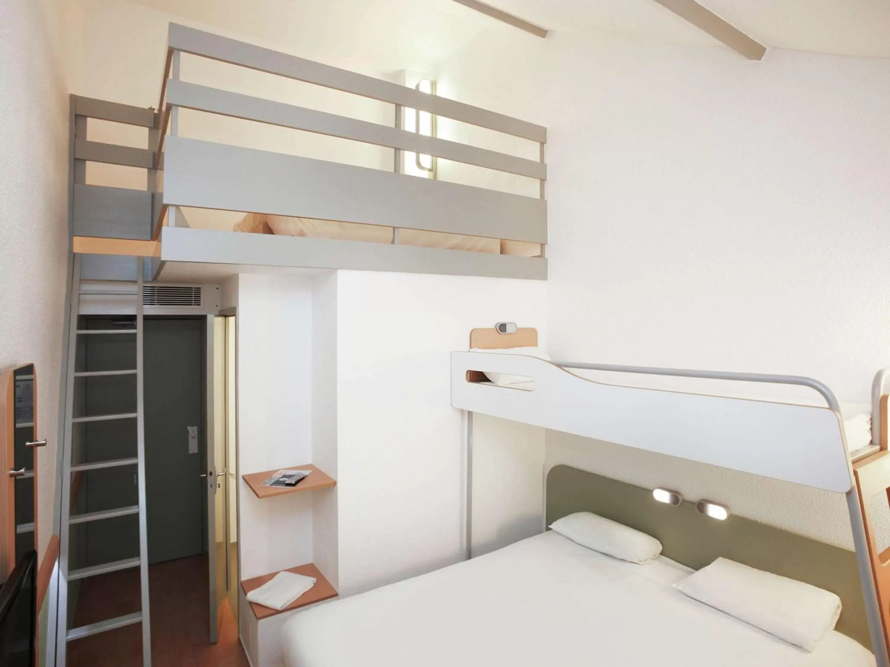 Photo of the whole room, Bunk Bed in ibis budget Nantes Sainte Luce