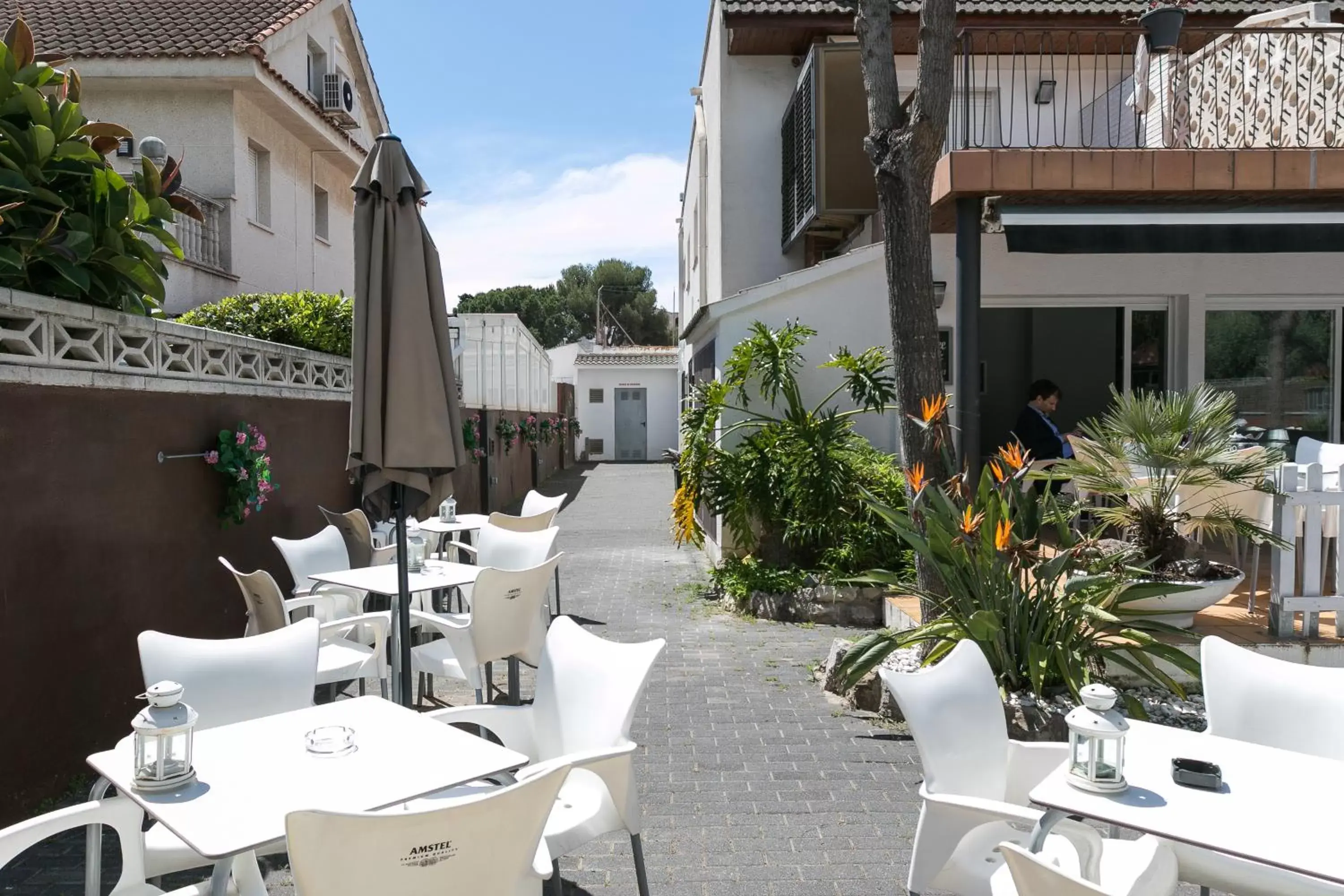 Patio, Restaurant/Places to Eat in Hotel 139