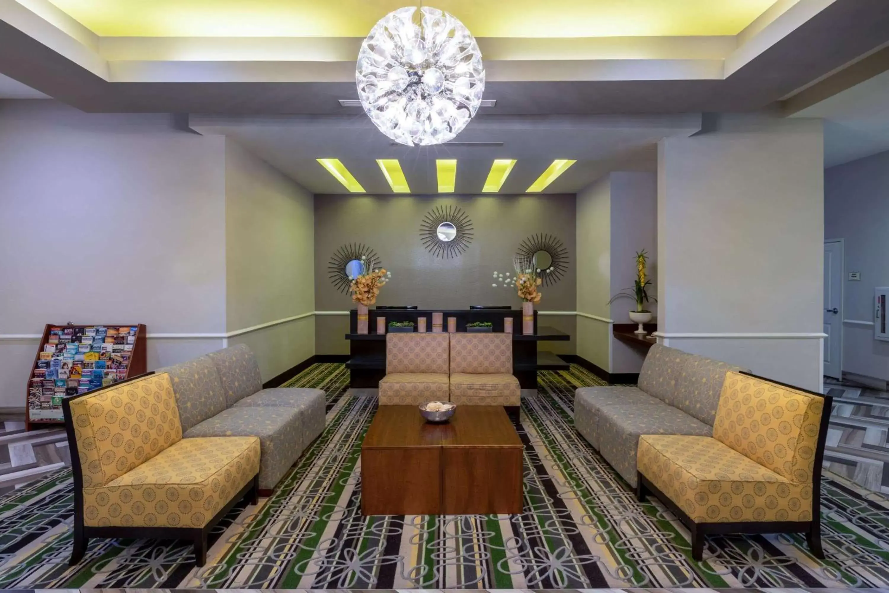 Lobby or reception in La Quinta by Wyndham Houston NW Beltway8/WestRD Lobby or reception in La Quinta by Wyndham Houston NW Beltway8/WestRD
