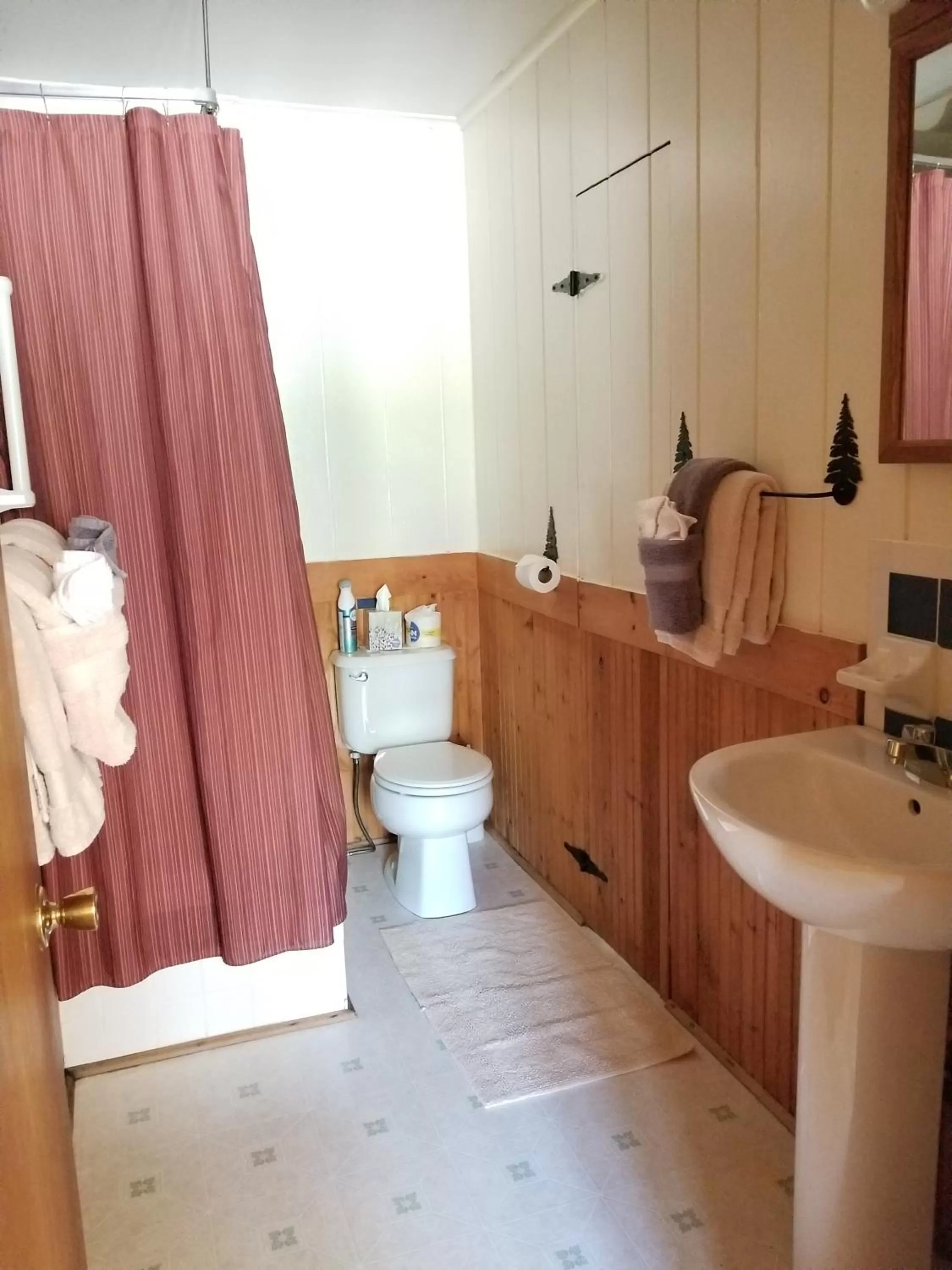 Bathroom in Trails End Inn