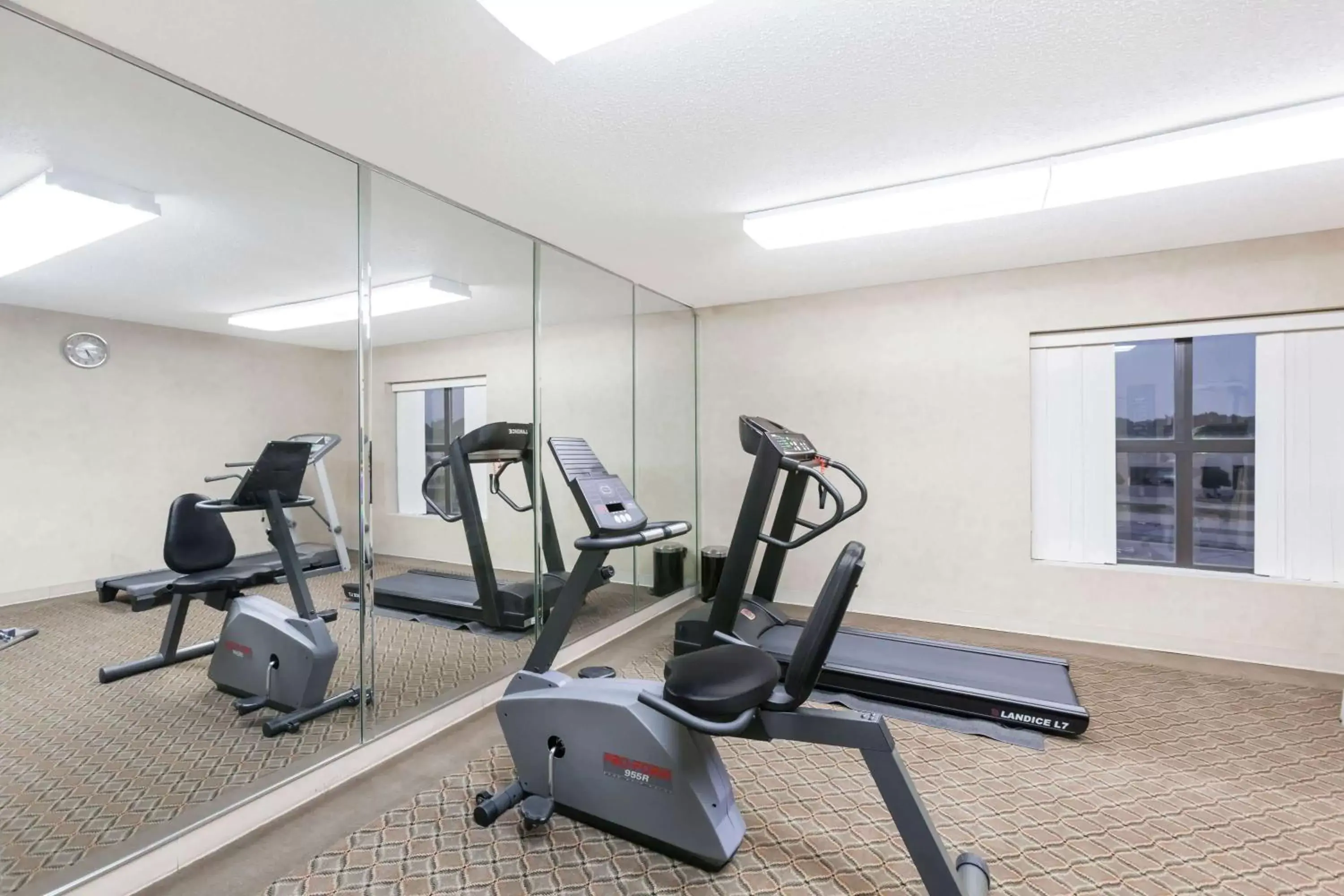 Fitness centre/facilities, Fitness Center/Facilities in Super 8 by Wyndham Jacksonville AR