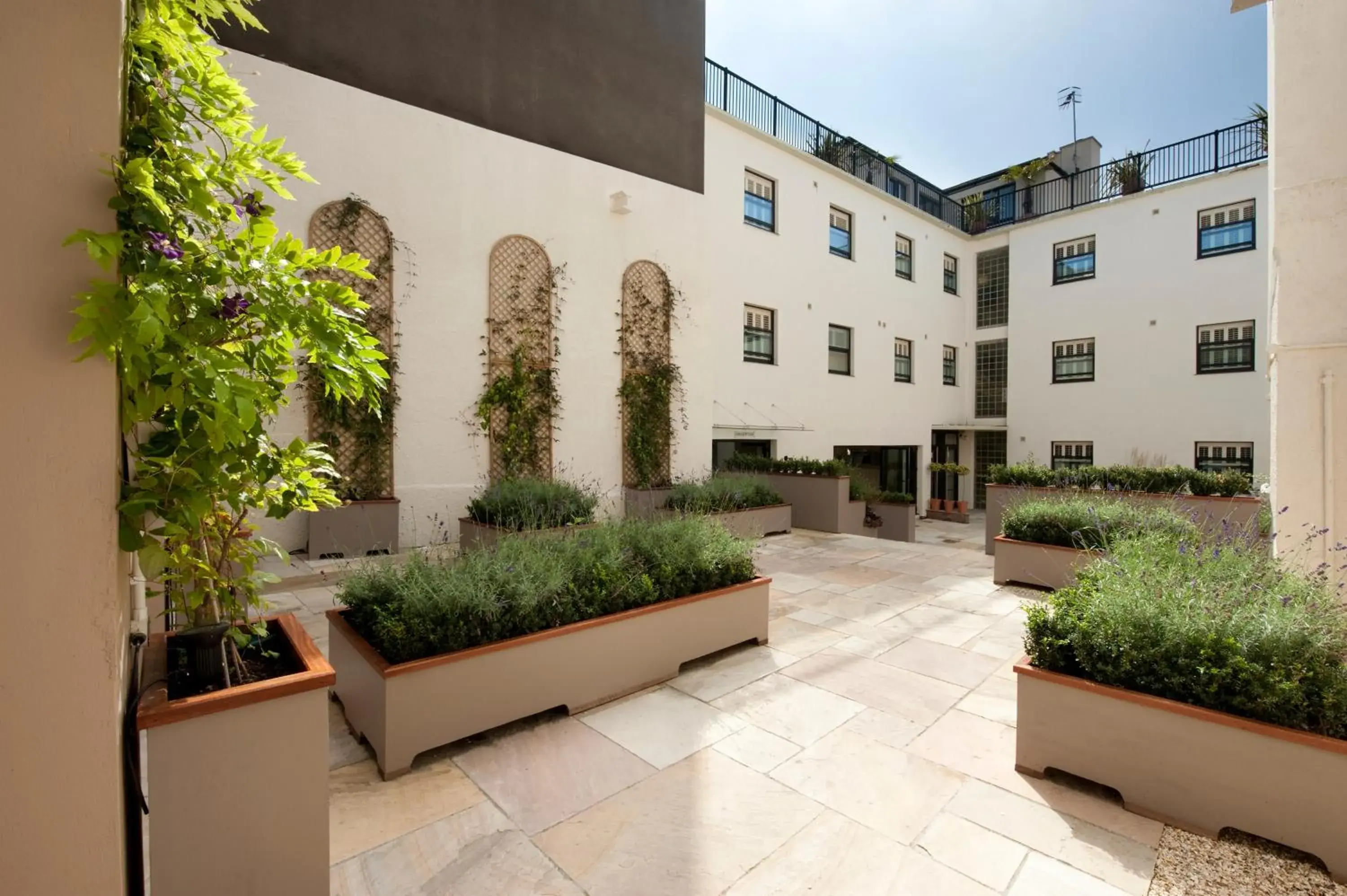 Facade/entrance, Property Building in Brooks Guesthouse Bristol