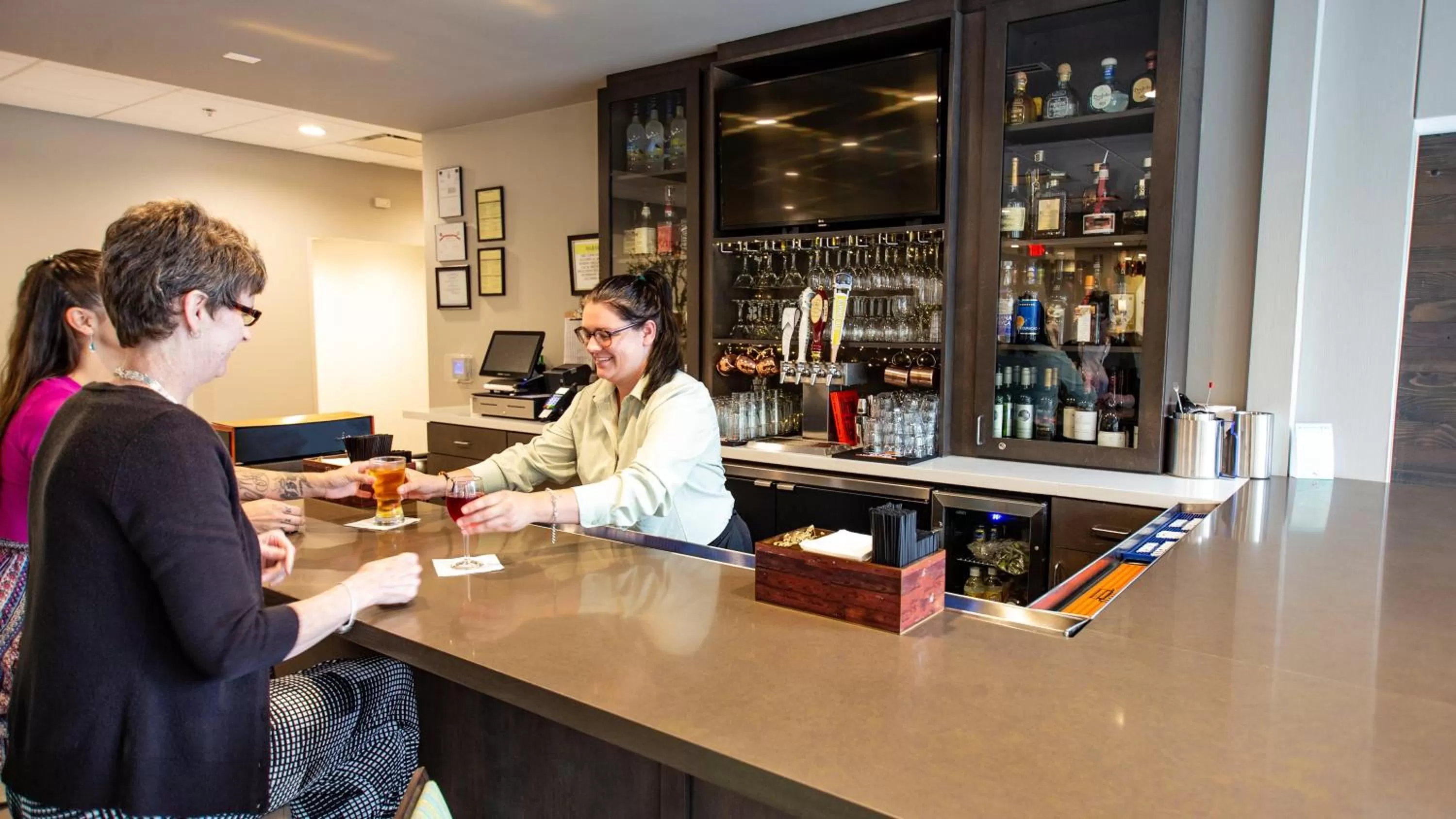 Lounge or bar in Holiday Inn Knoxville N - Merchant Drive by IHG