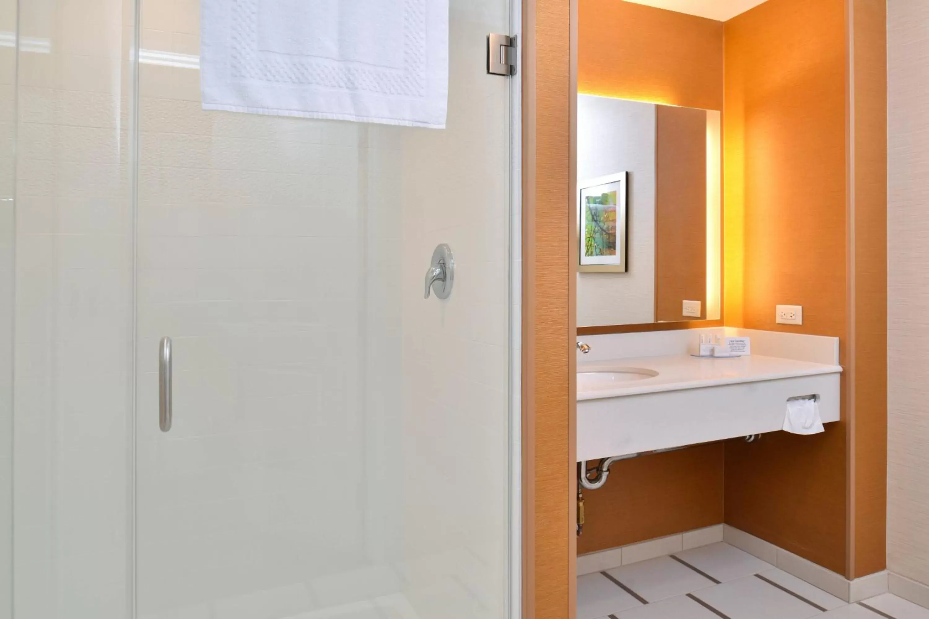 Bathroom in Fairfield Inn & Suites by Marriott Sacramento Airport Woodland