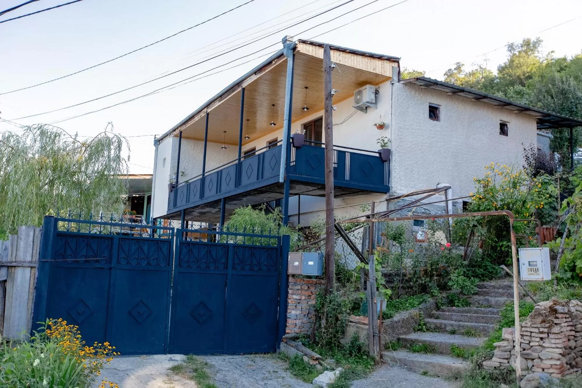 Facade/entrance in 4 Rooms