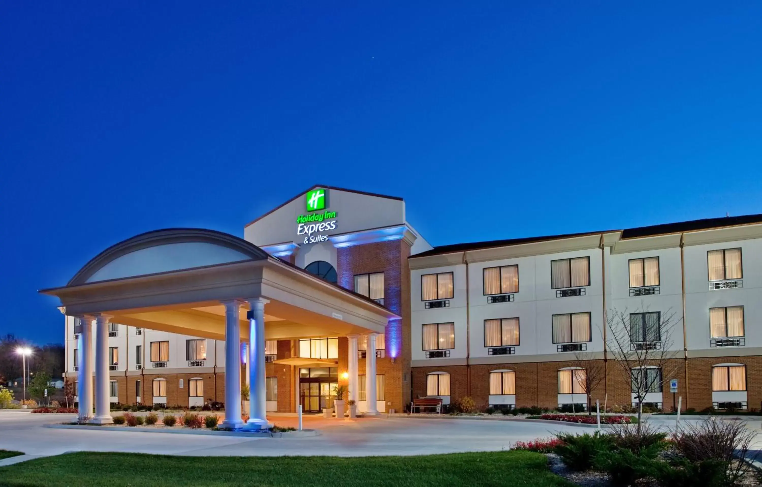 Property building in Holiday Inn Express Hotel & Suites St. Charles, an IHG Hotel