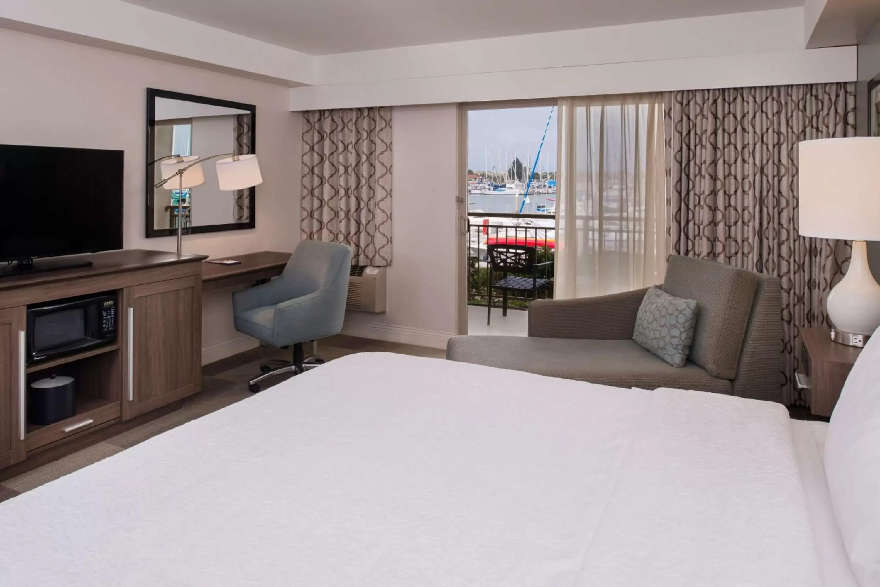 Bedroom, Bed in Hampton Inn Channel Islands Harbor Bedroom, Bed in Hampton Inn Channel Islands Harbor