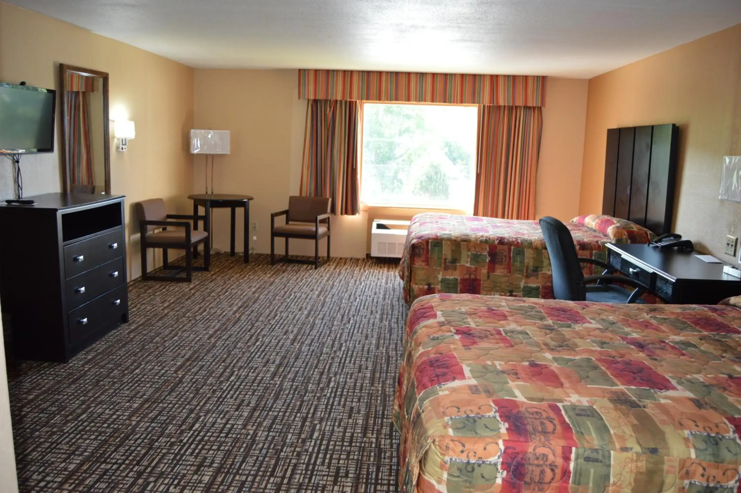 Photo of the whole room, Seating Area in Hollow Inn and Motel
