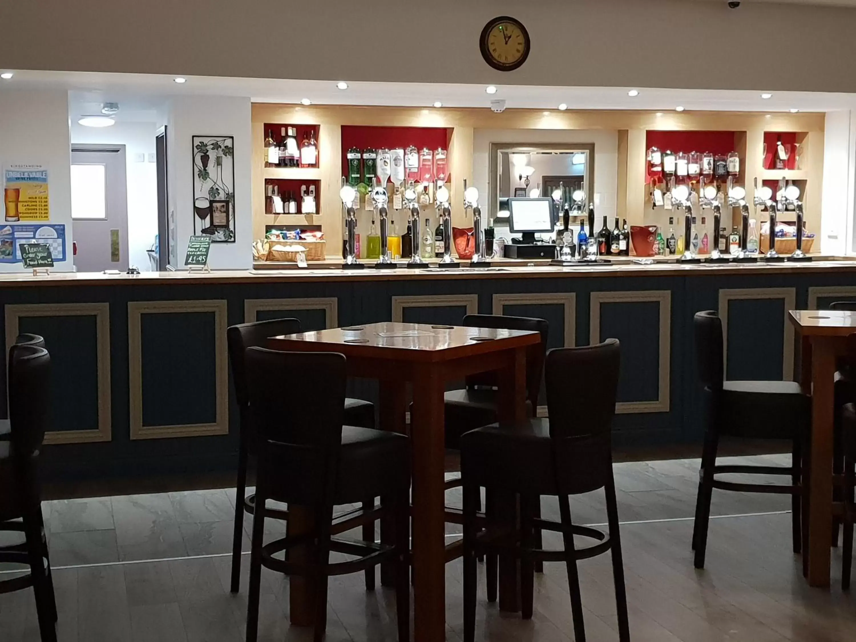 Restaurant/places to eat, Lounge/Bar in The Kingstanding Inn