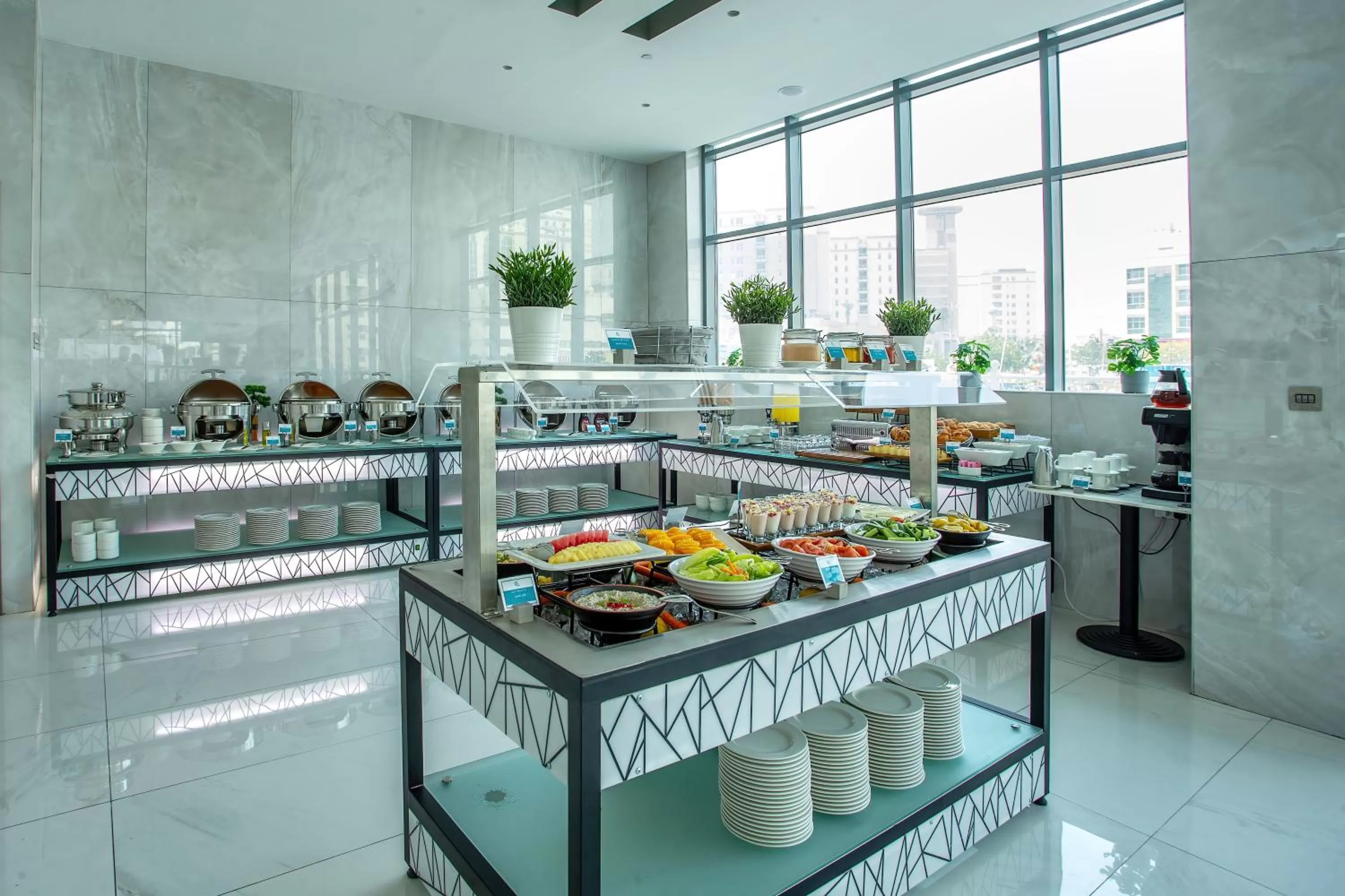 Food and drinks in City Avenue Al Reqqa Hotel