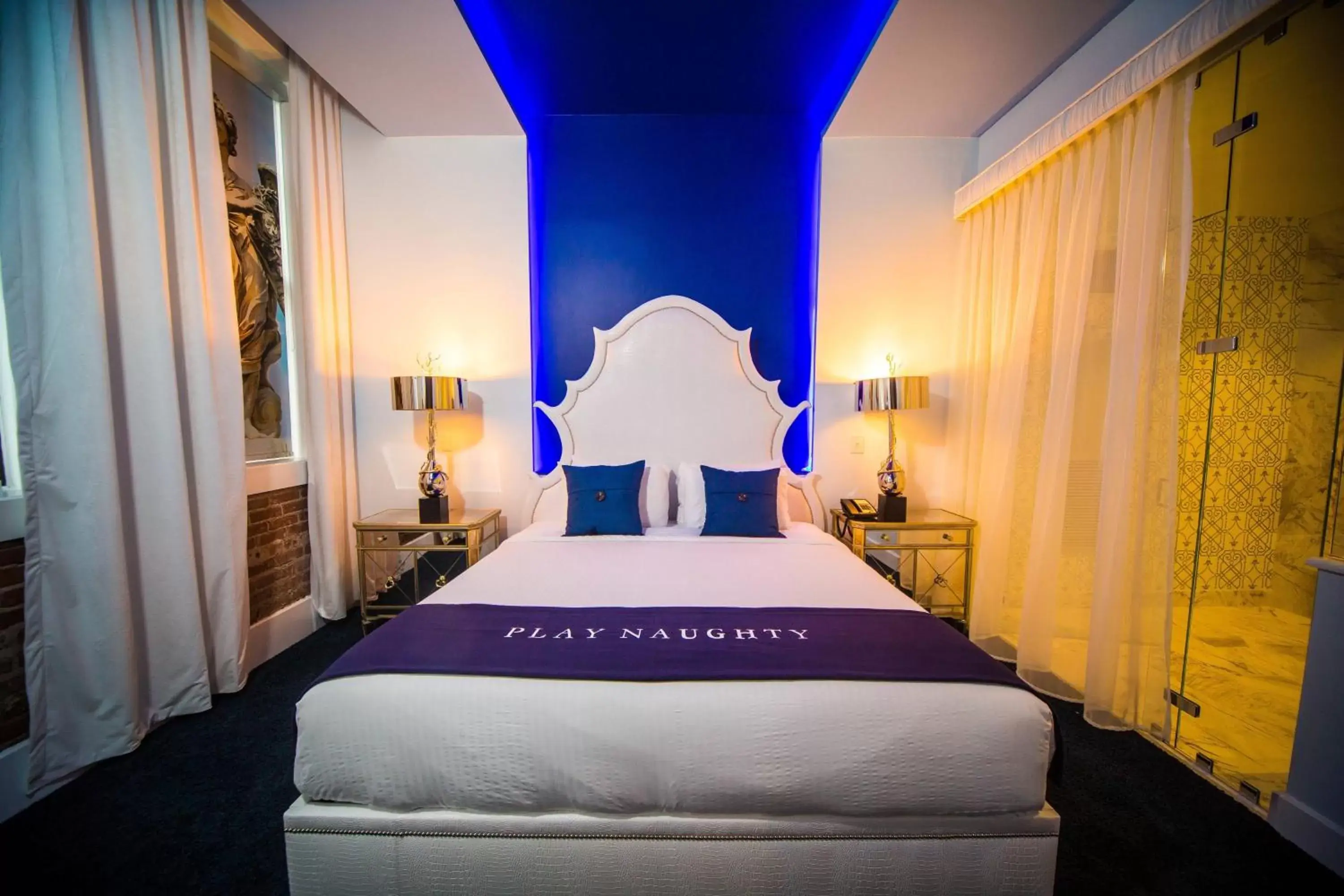 Bedroom, Bed in The Saint Hotel, New Orleans, French Quarter, Autograph Collection