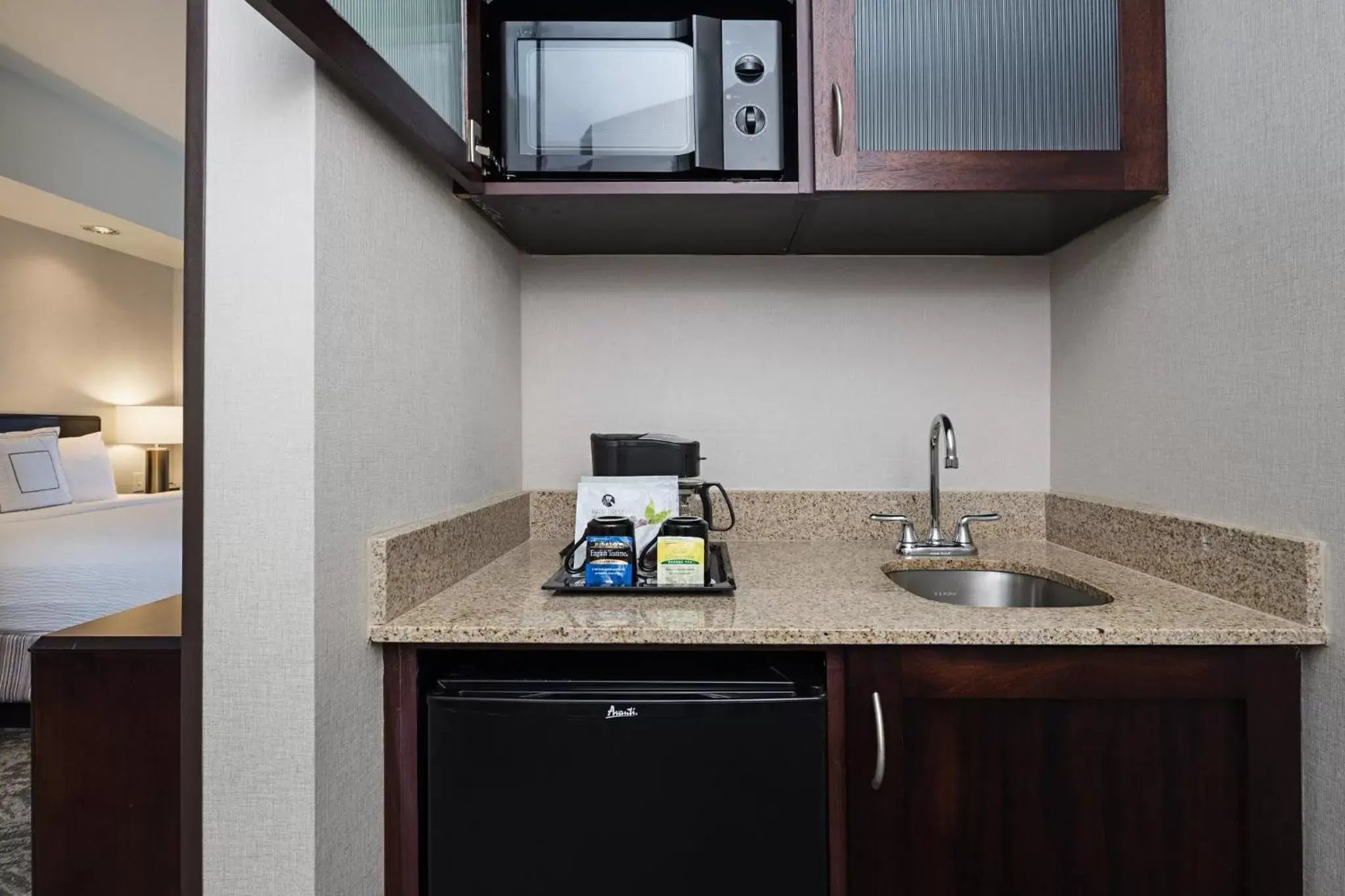 Kitchen or kitchenette, Kitchen/Kitchenette in SpringHill Suites by Marriott Denver Airport