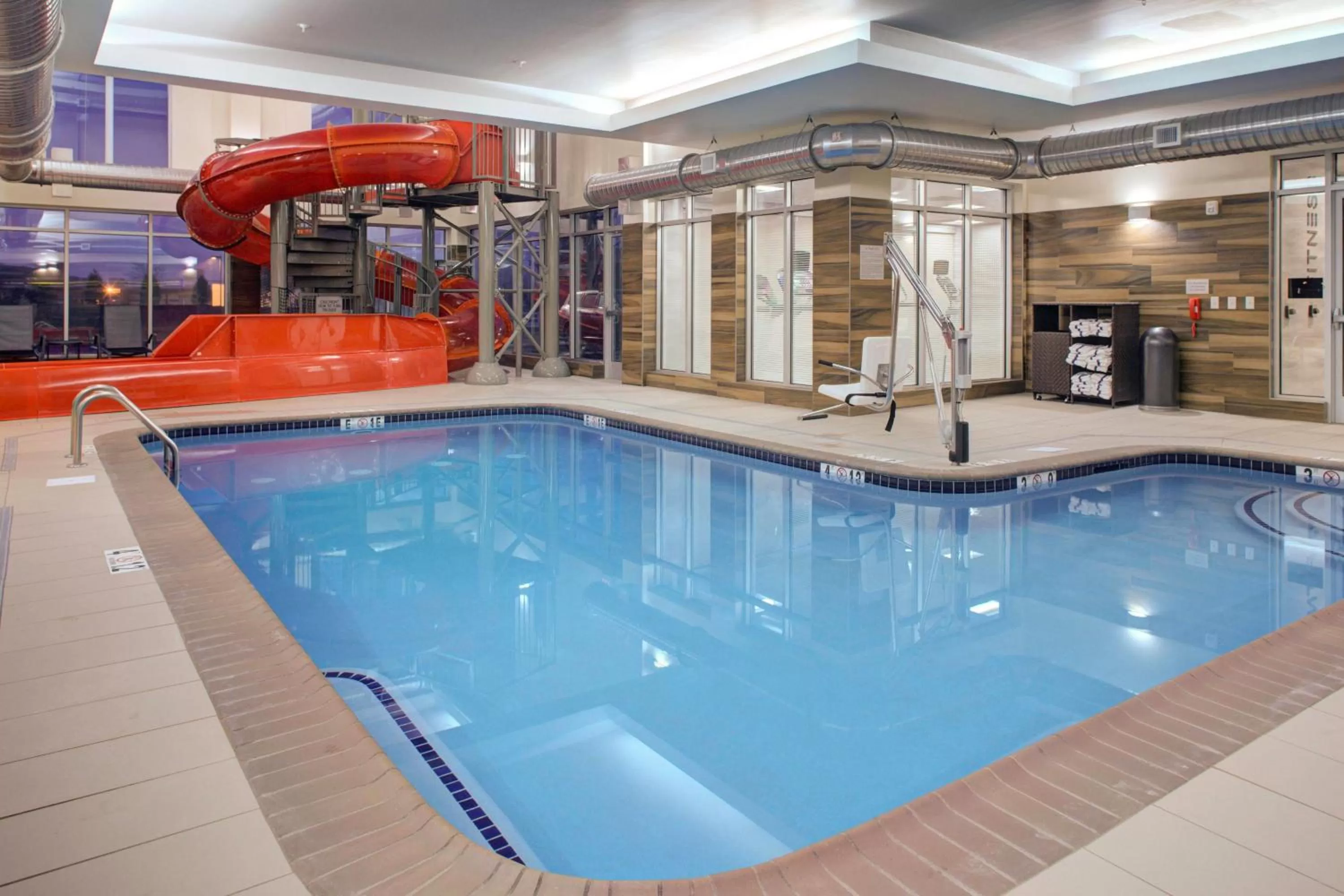 Swimming pool in Fairfield Inn & Suites by Marriott Allentown West