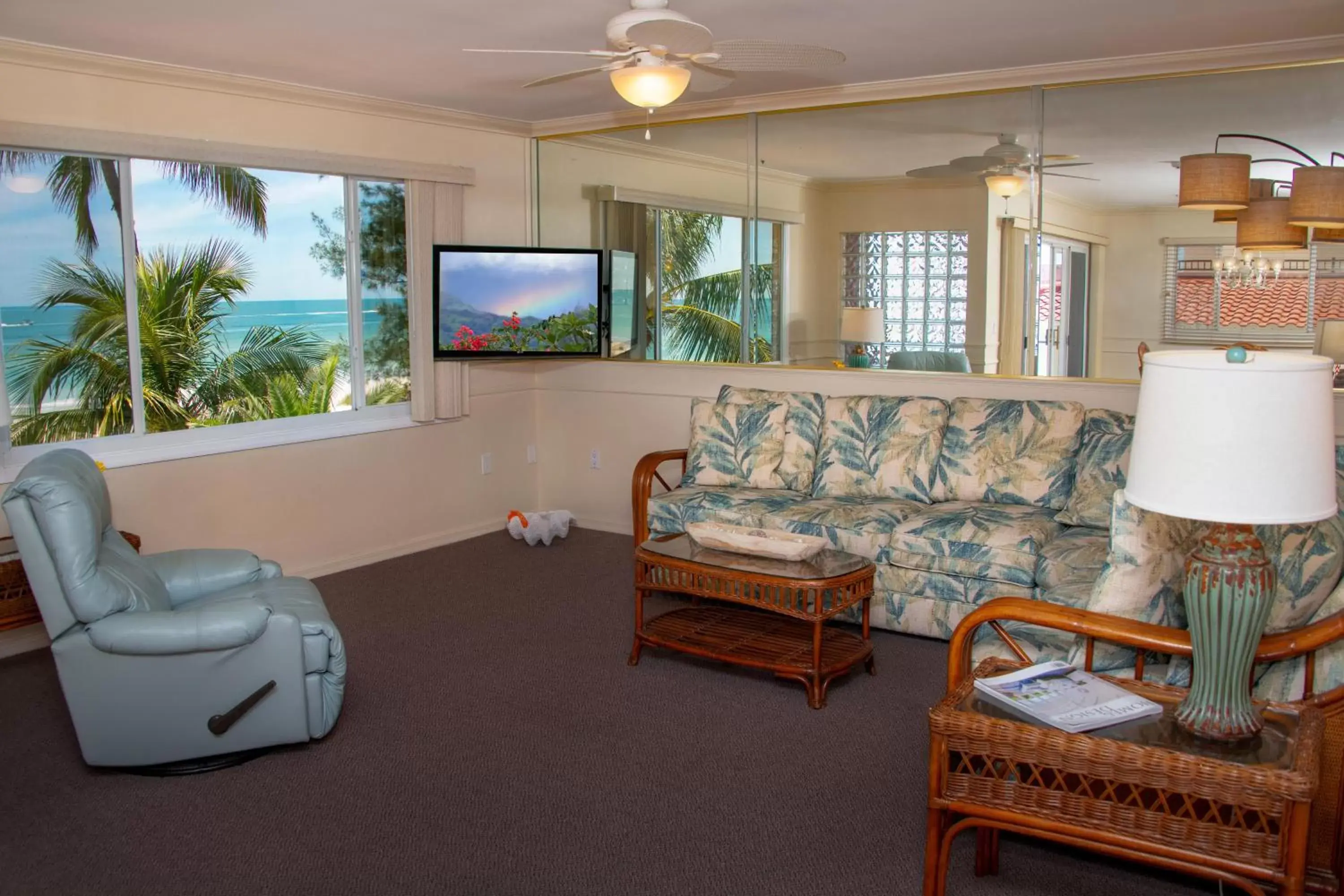 Living room, Seating Area in Cedar Cove Resort & Cottages