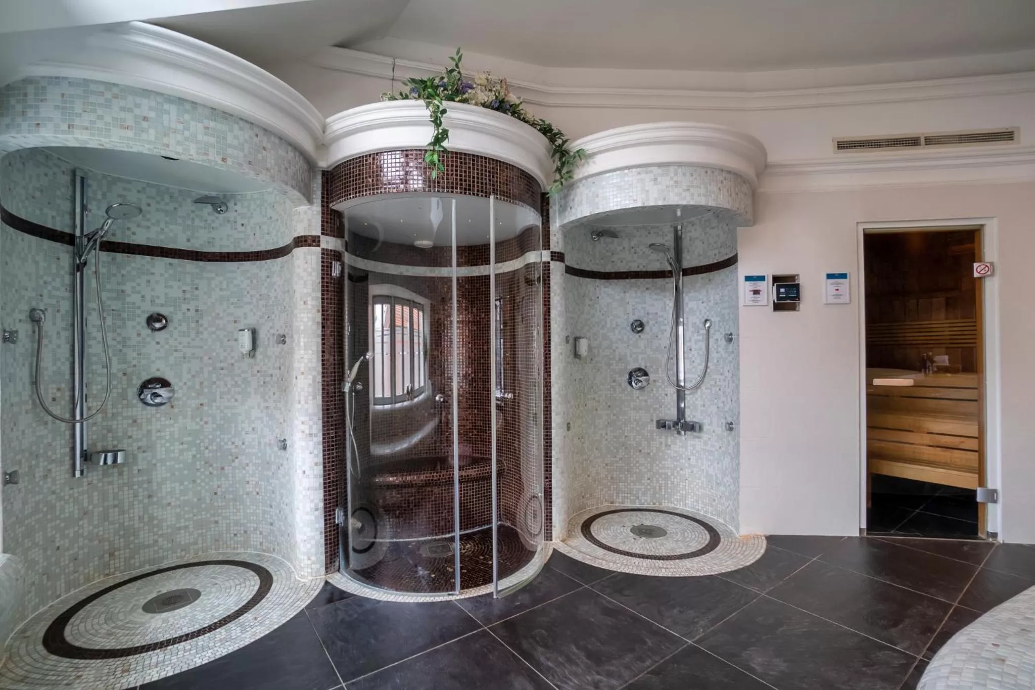 Sauna in Hotel Suitess