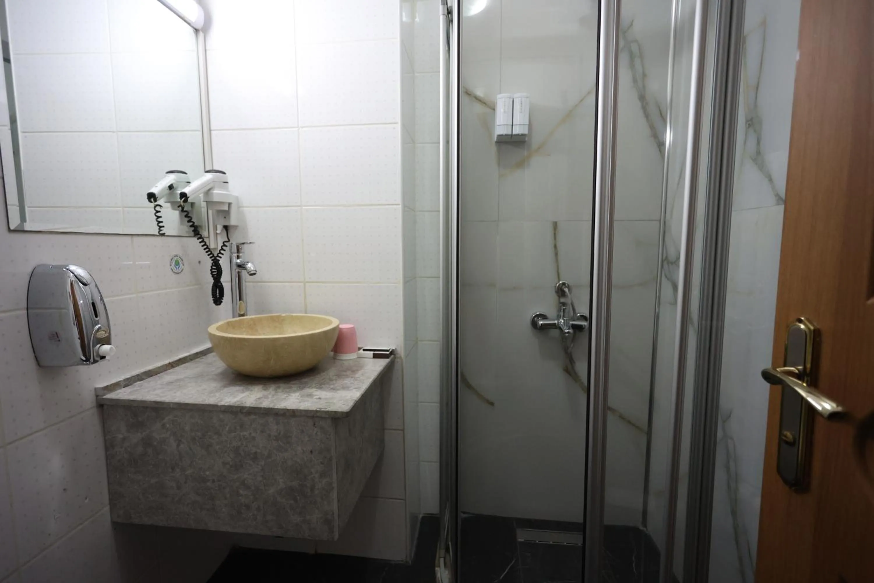 Toilet in Arven Hotel