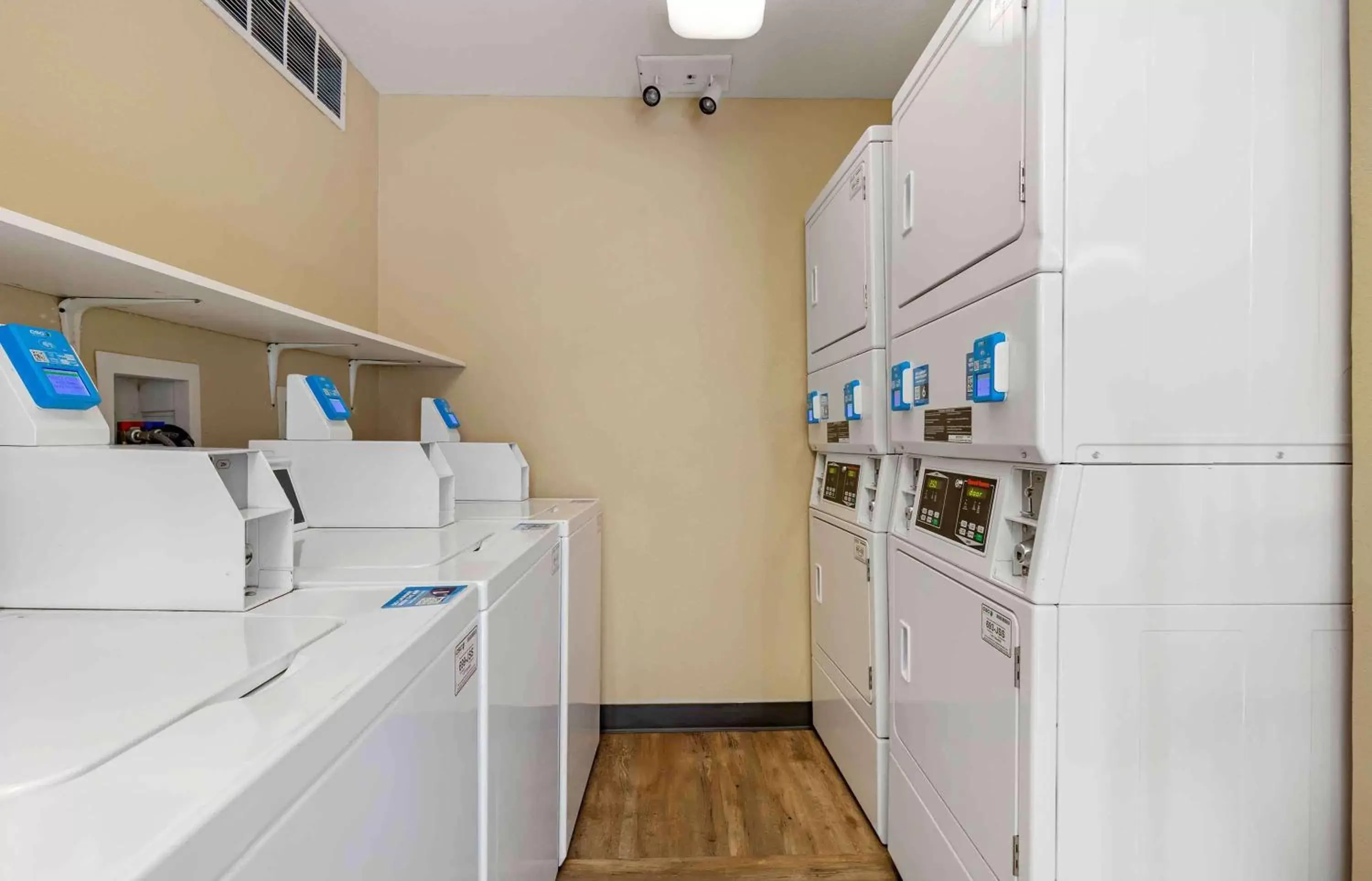 Property building, Kitchen/Kitchenette in Extended Stay America Suites - Washington, DC - Chantilly - Airport