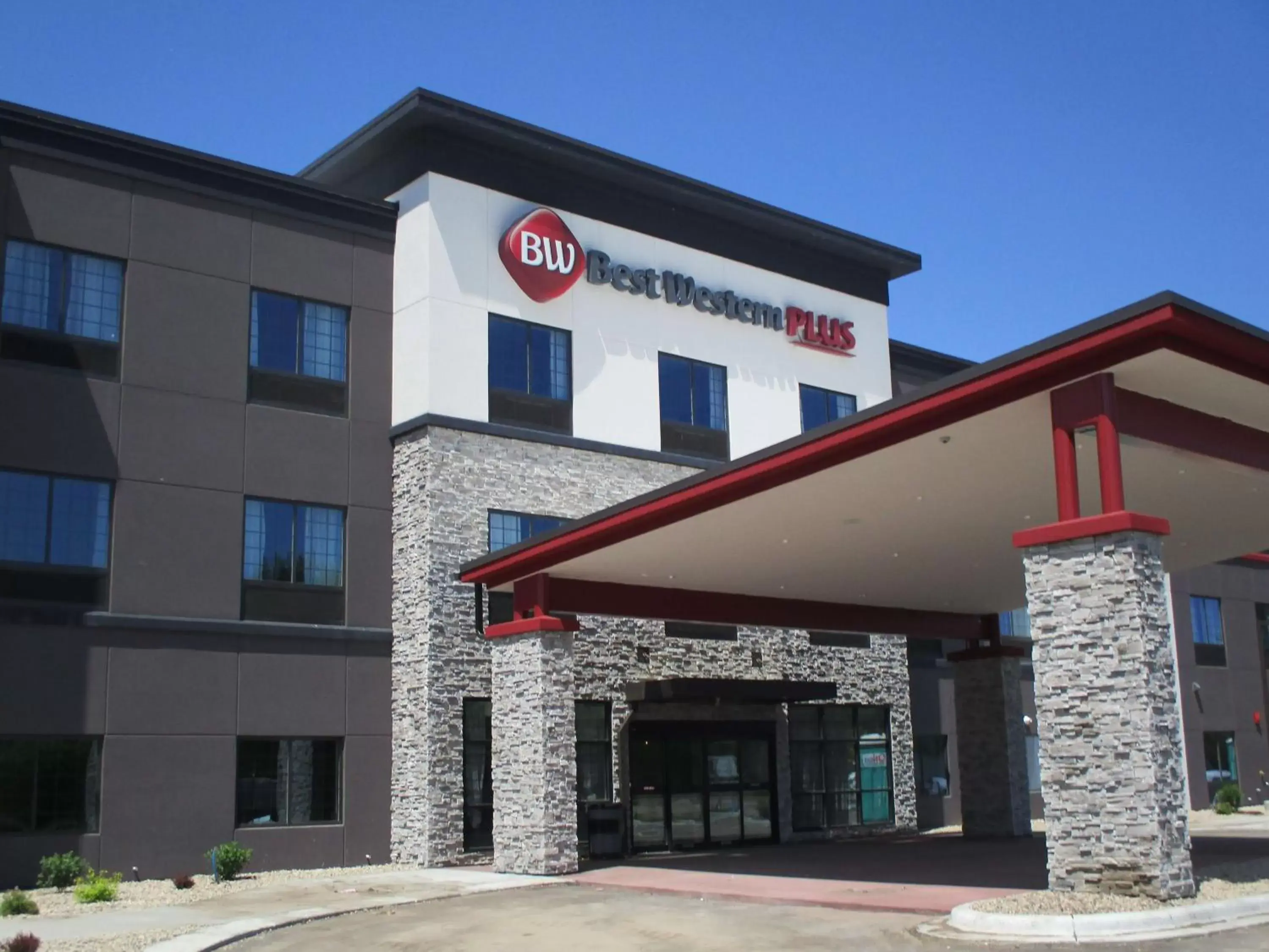 Property building in Best Western Plus Saint Peter Property building in Best Western Plus Saint Peter