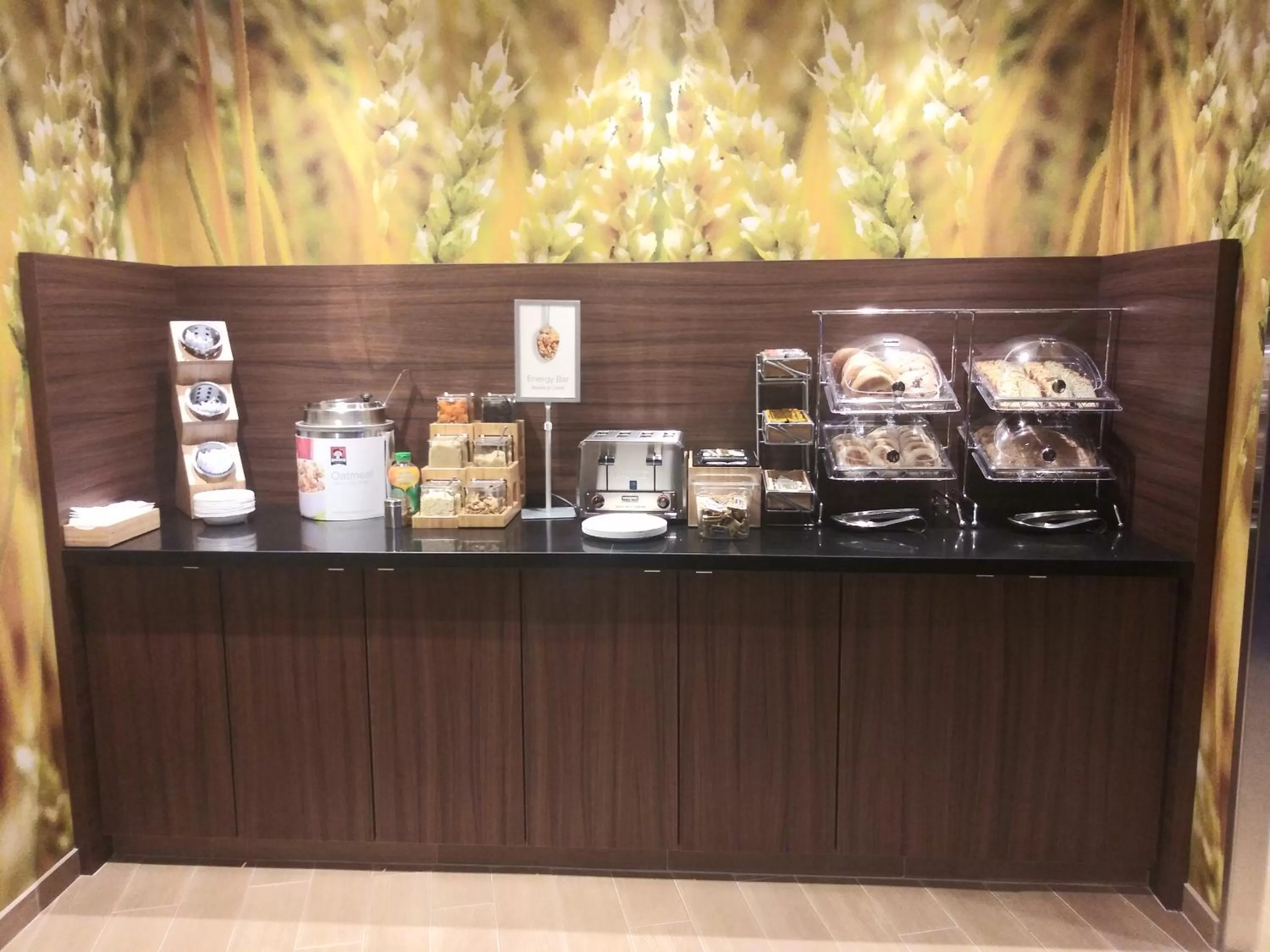 Breakfast in Fairfield Inn & Suites by Marriott Poplar Bluff