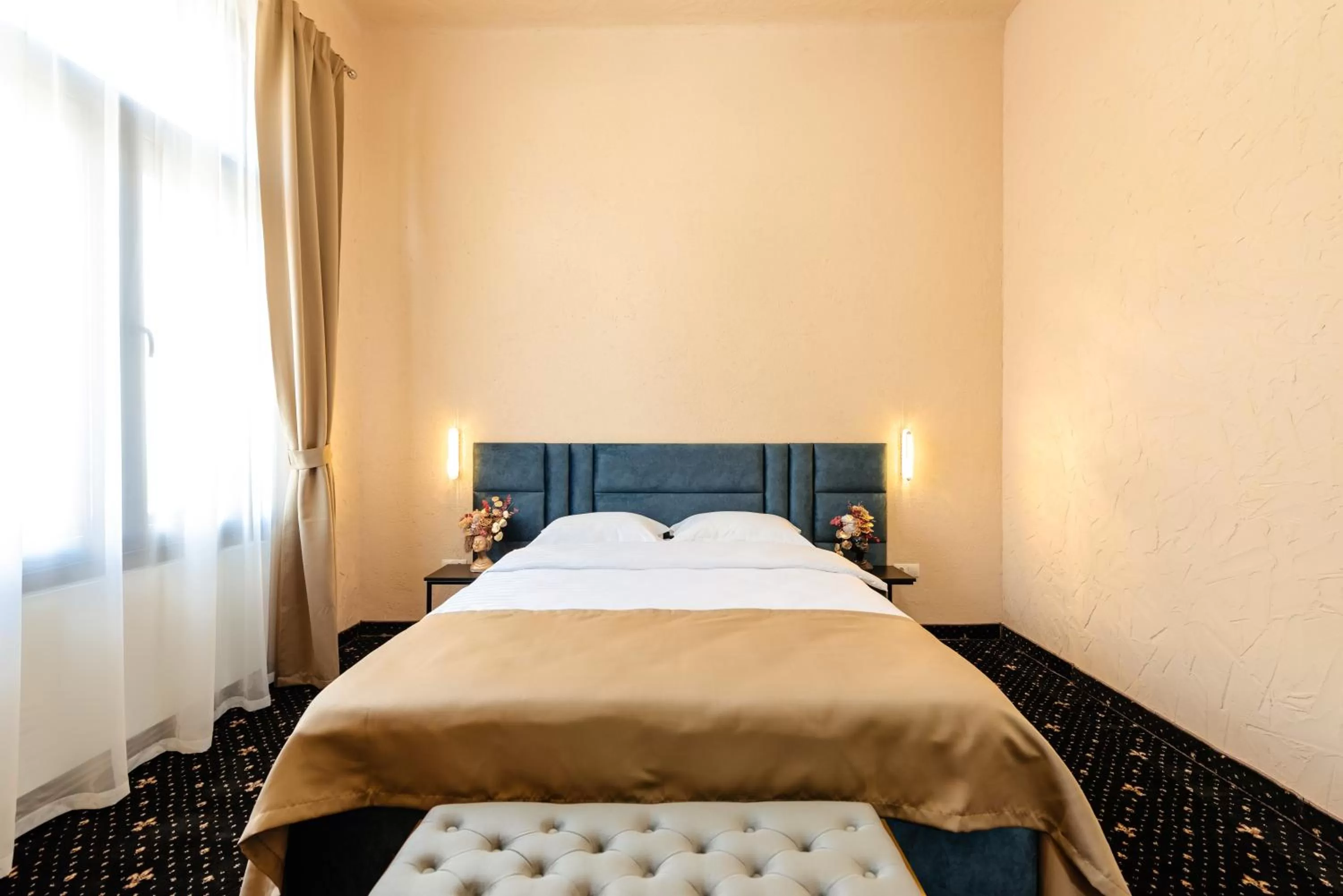 Bedroom, Bed in Palace Bulevard Inn