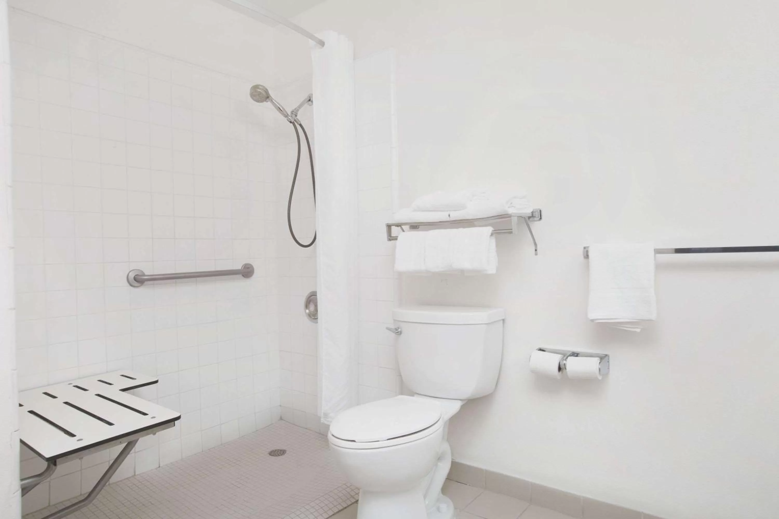 Bathroom in Howard Johnson by Wyndham Torrance