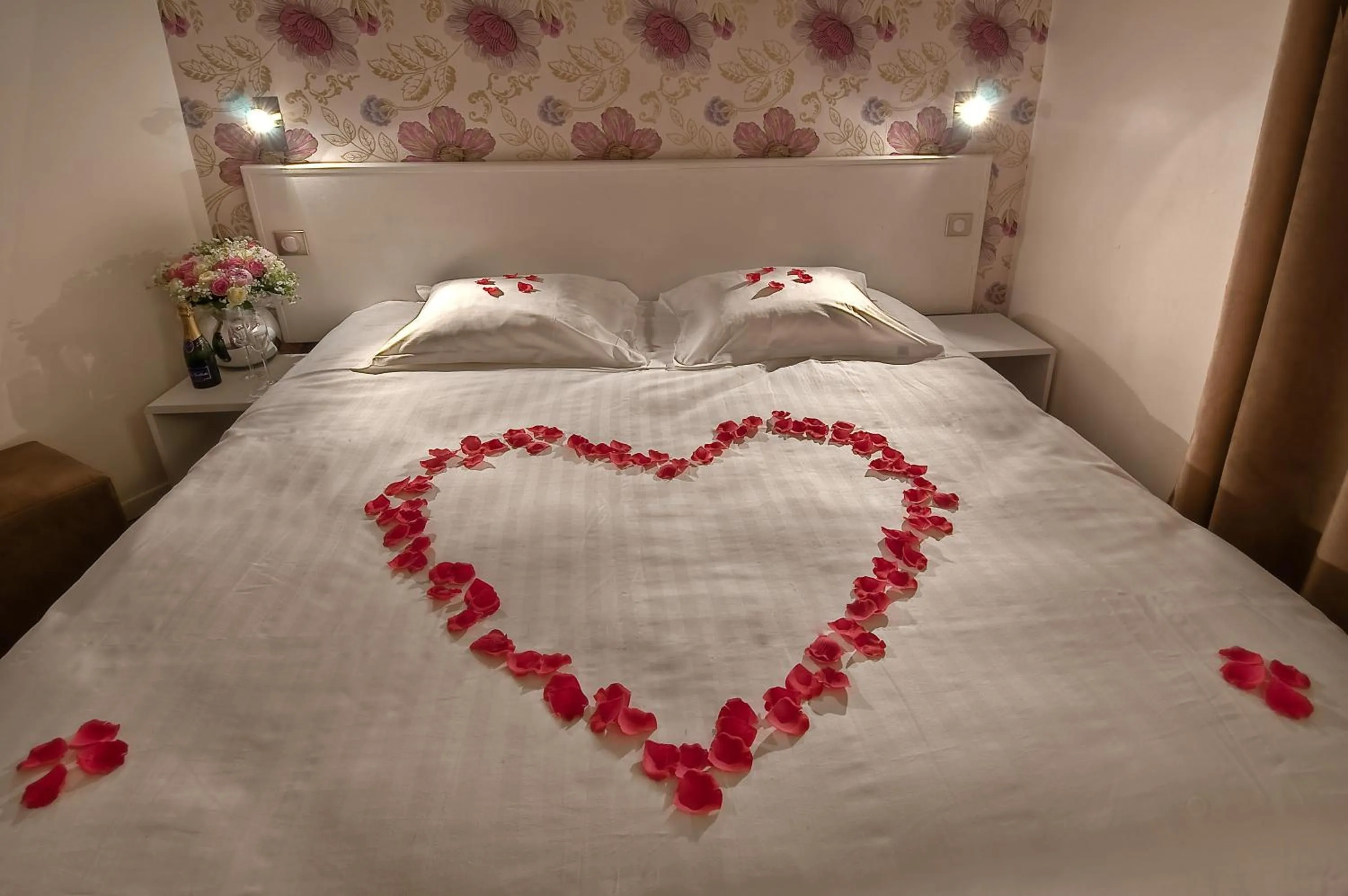 Photo of the whole room, Bed in Hôtel Soft