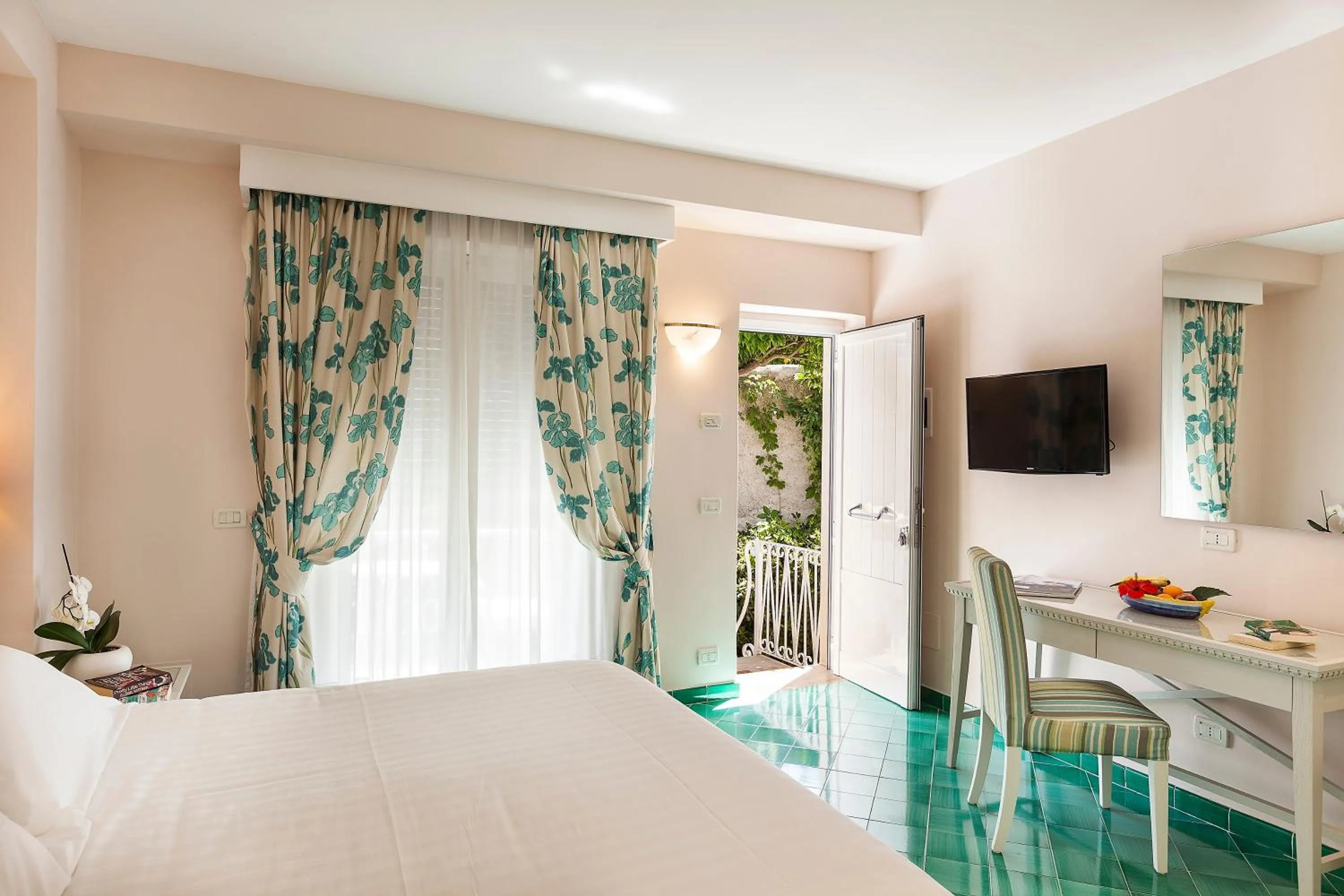 Bed in Hotel Continental Ischia