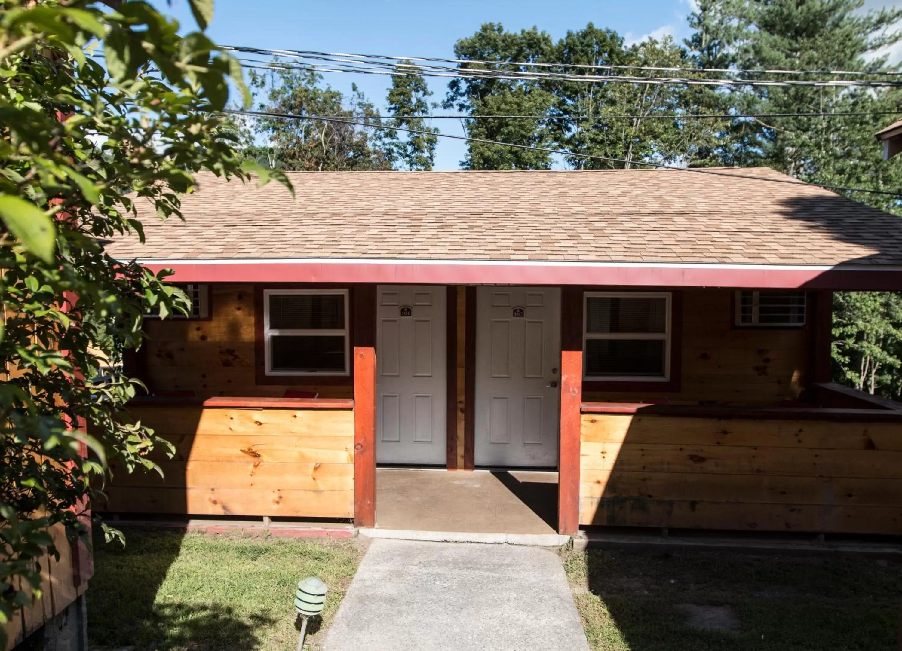 Property Building in King Hendrick Motel and Suites