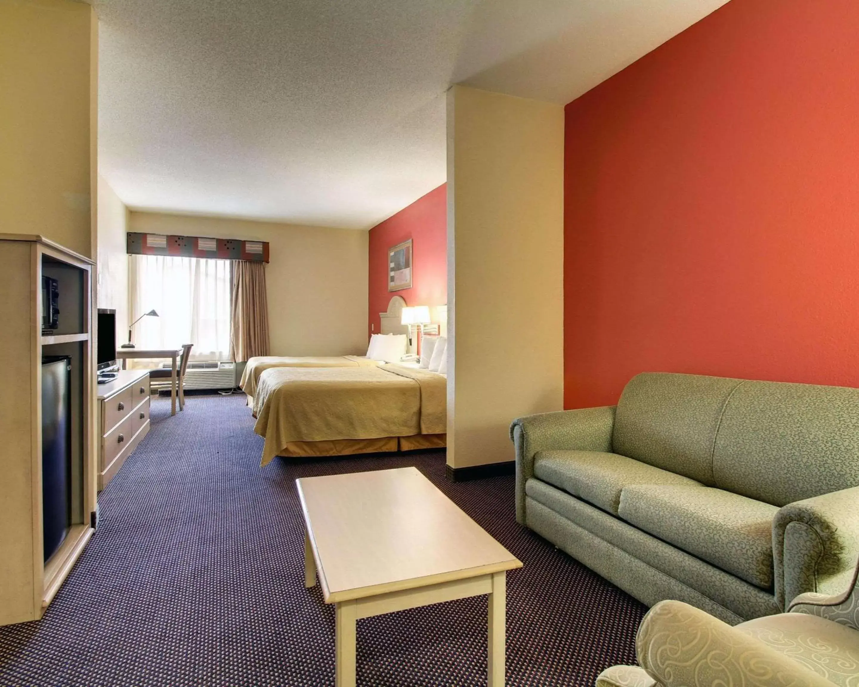 Photo of the whole room in Quality Inn & Suites Hattiesburg