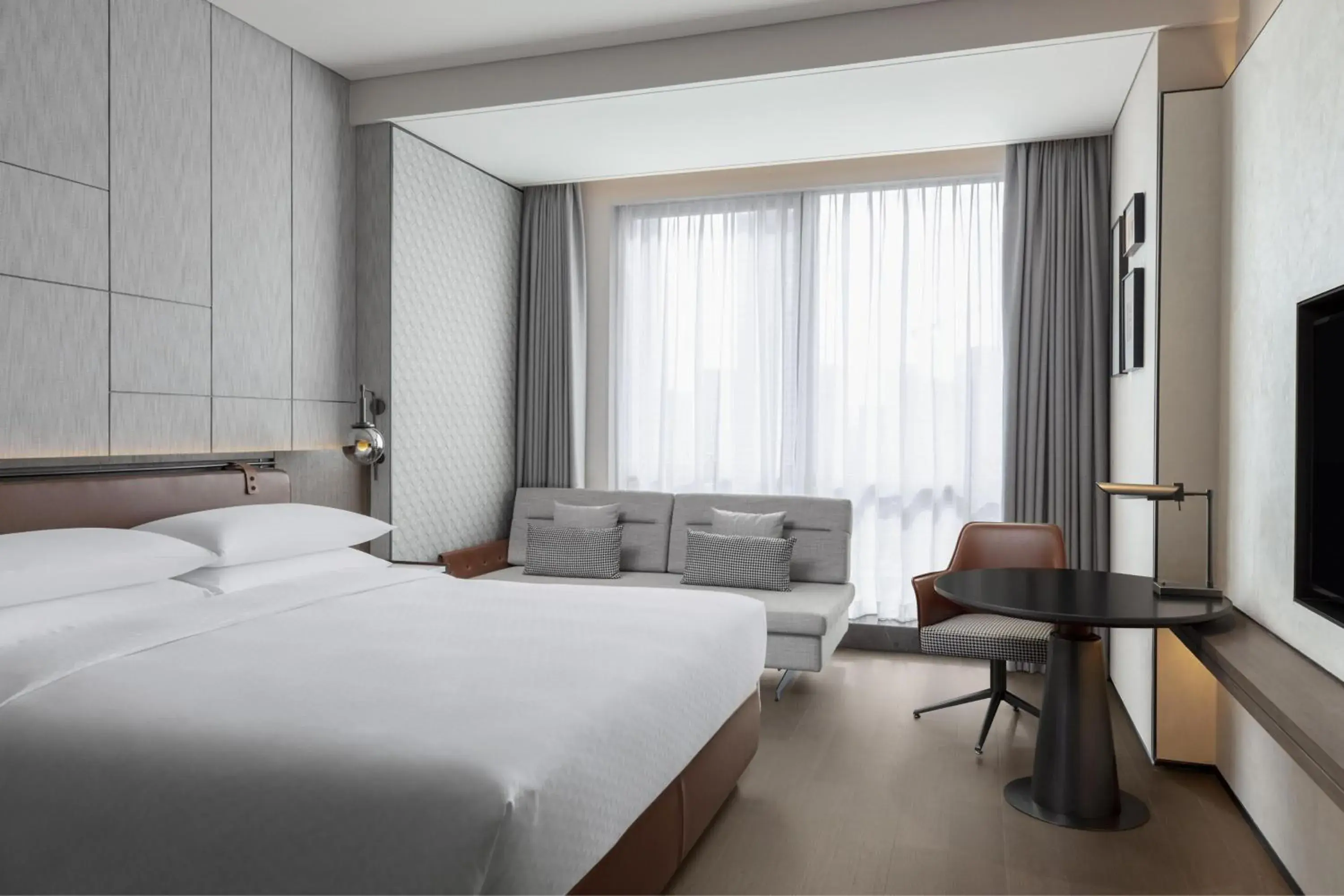 Photo of the whole room, Bed in Four Points by Sheraton Chengdu Tianfu New Area