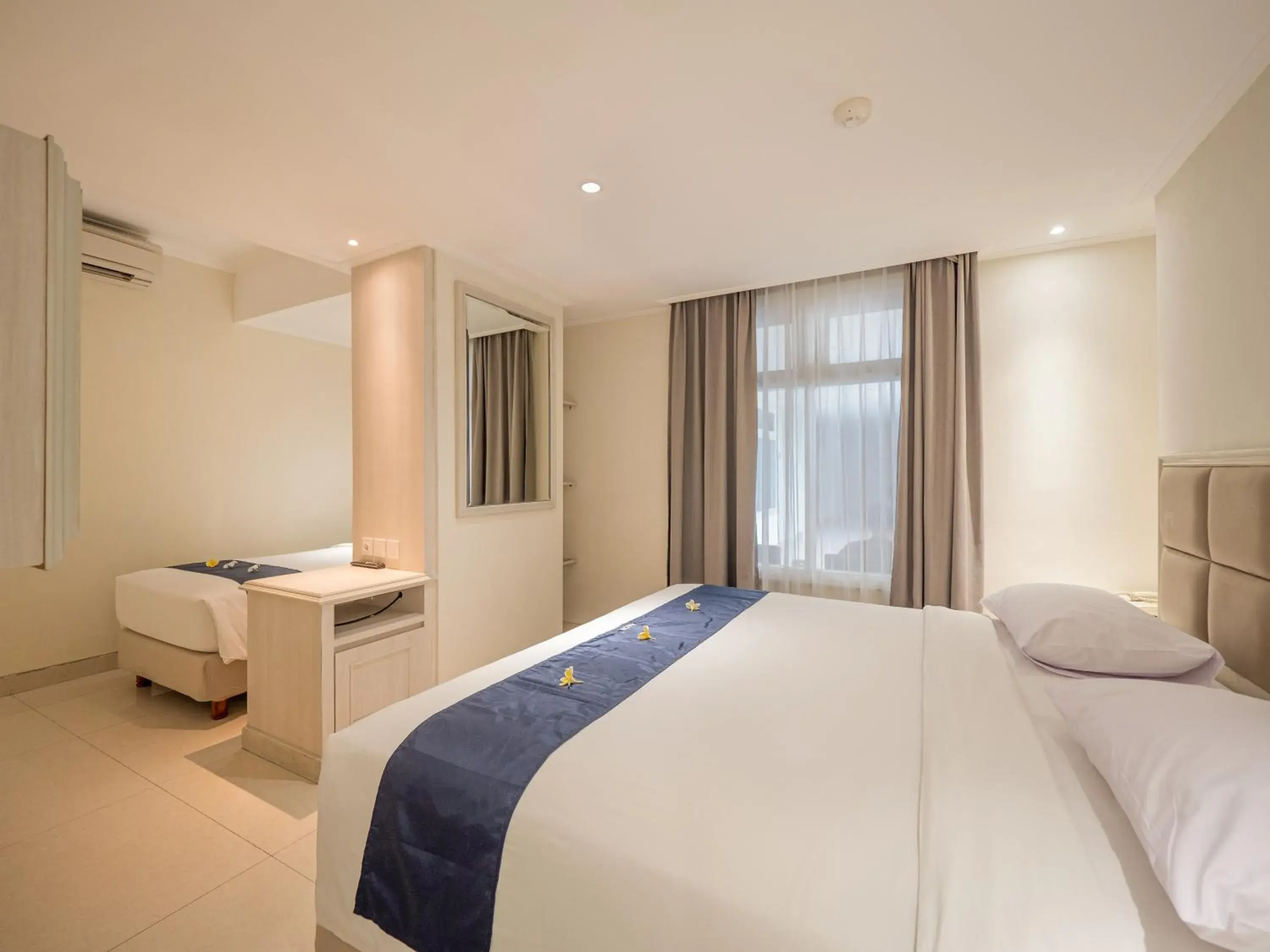 Bed in Alron Hotel Kuta Powered by Archipelago