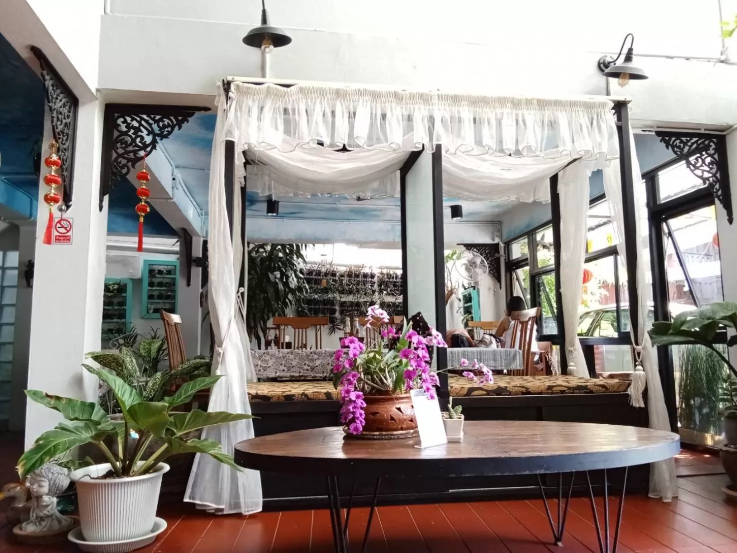 Restaurant/places to eat in Vlodge House