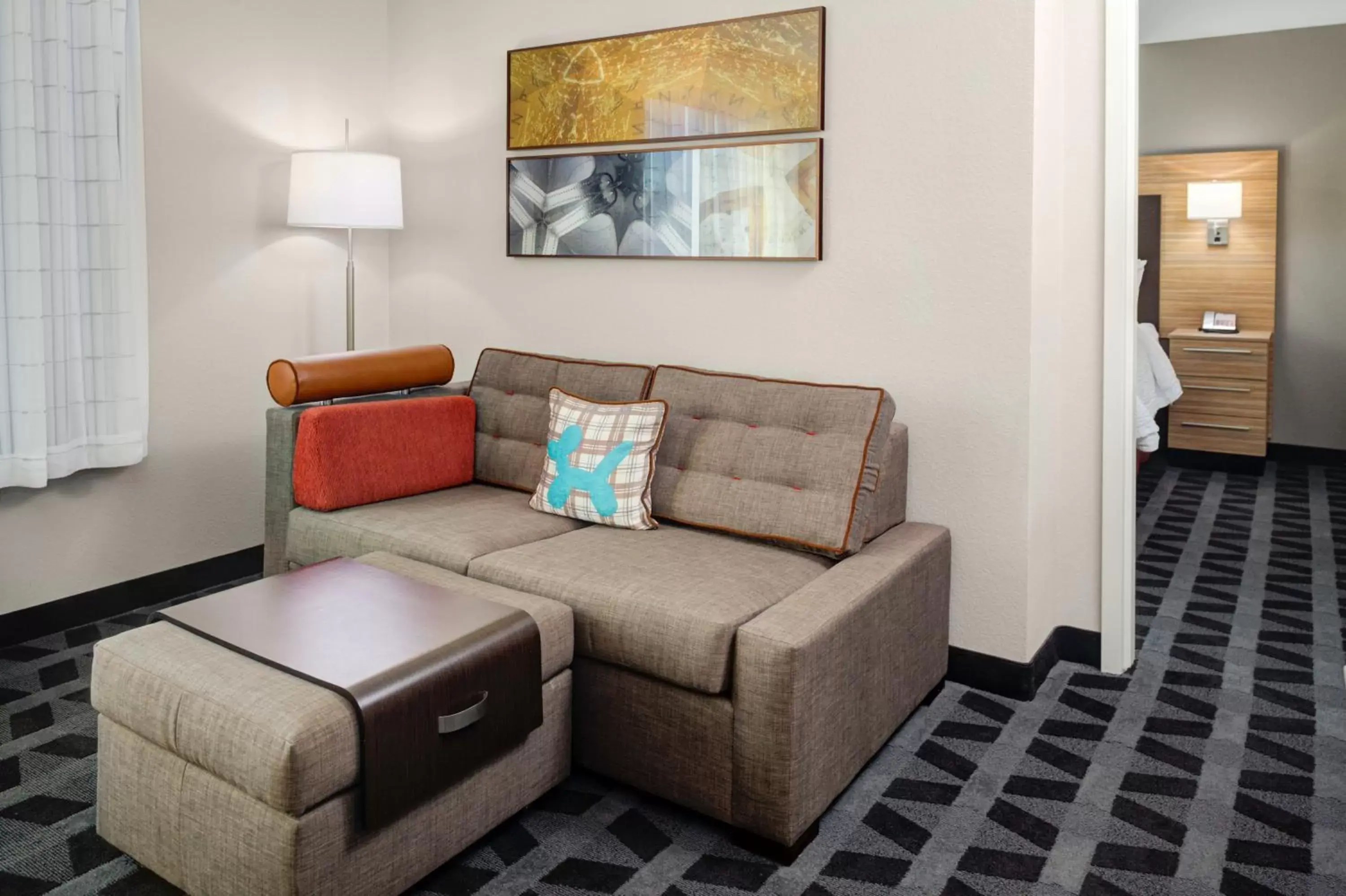 Living room, Seating Area in TownePlace Suites by MarriottDetroit Canton